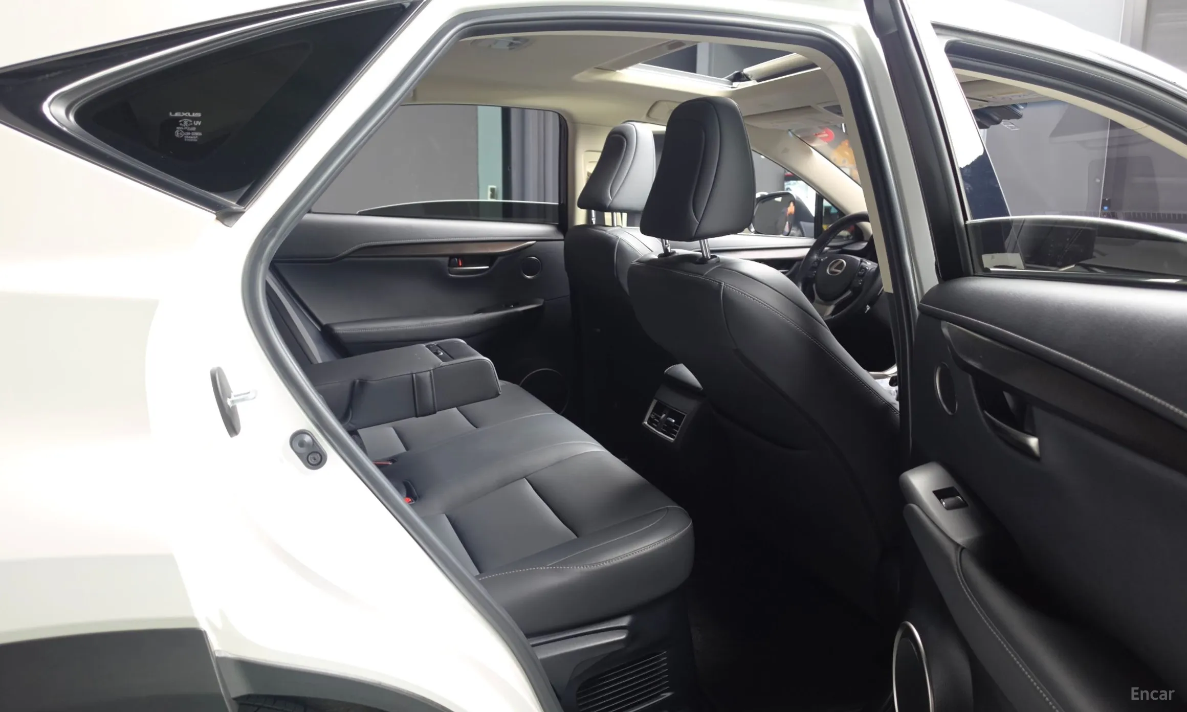 Lexus NX300h превью 11