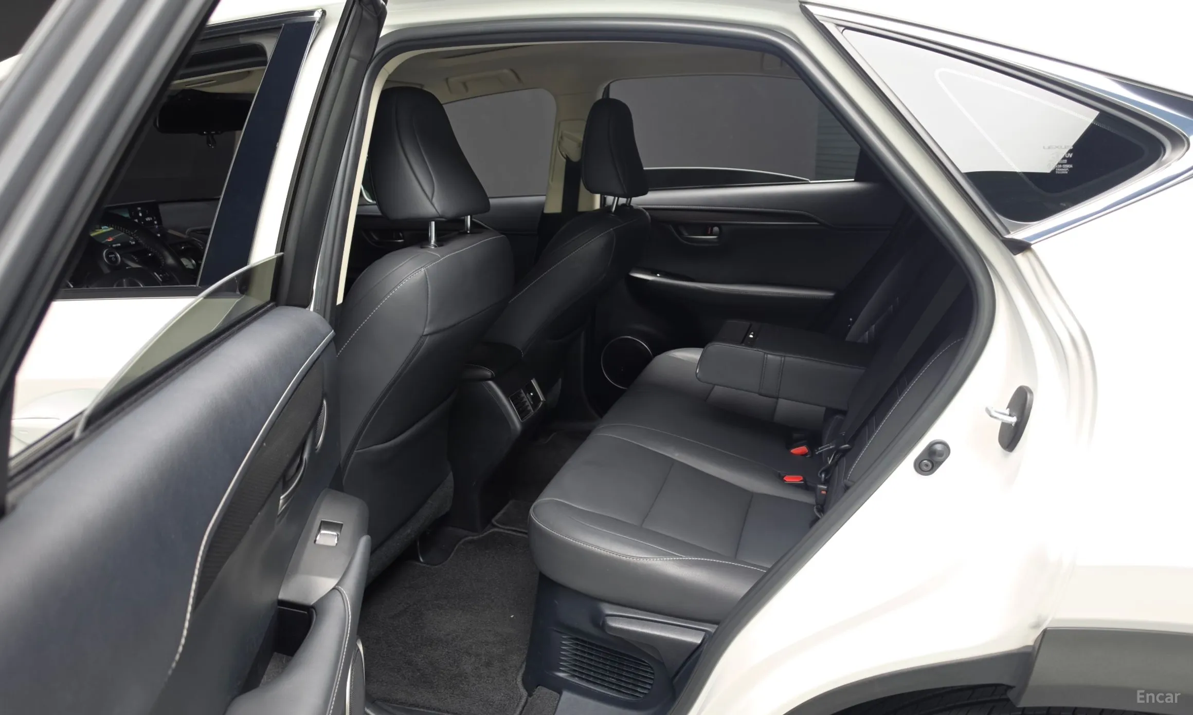 Lexus NX300h превью 12