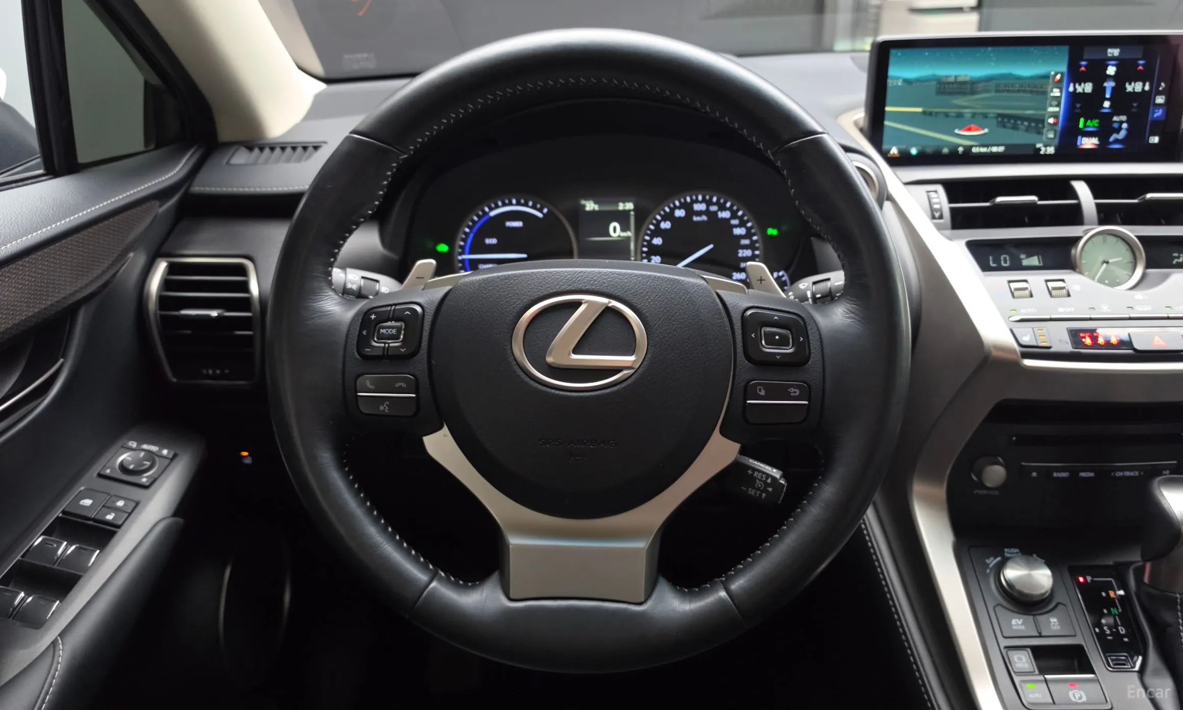 Lexus NX300h превью 13