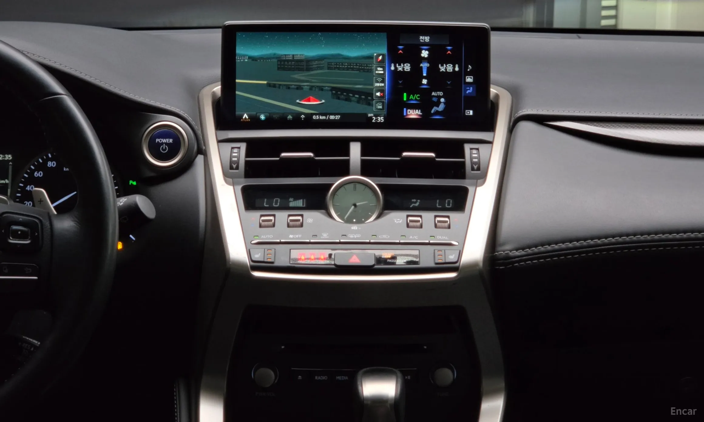 Lexus NX300h превью 14