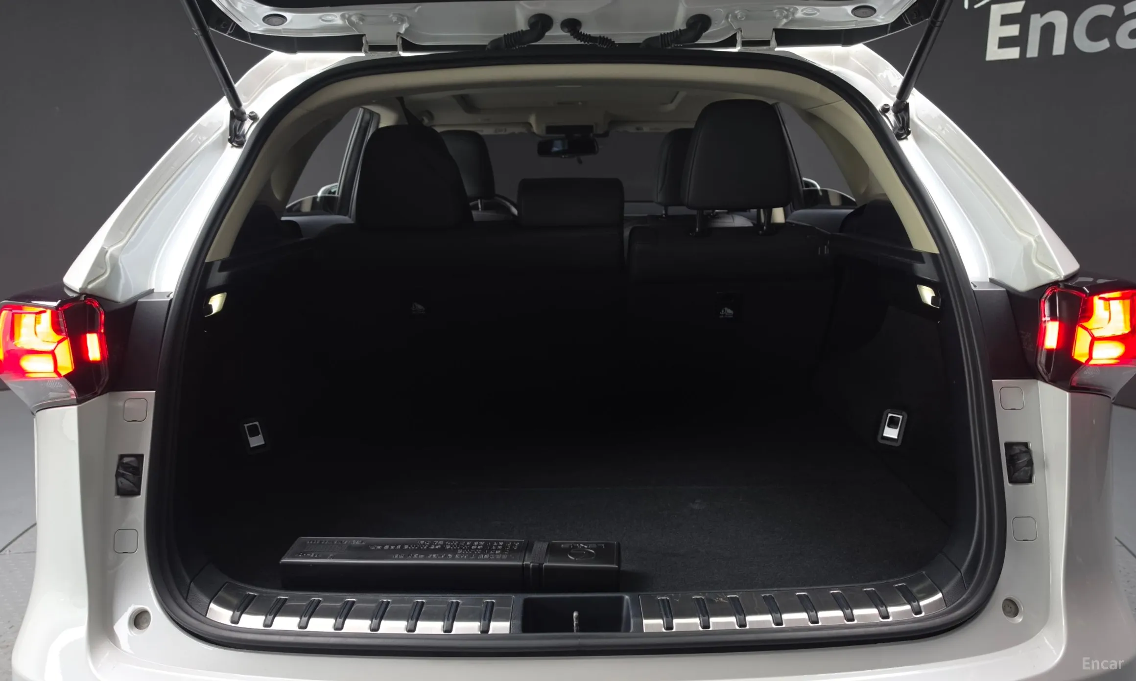Lexus NX300h превью 16