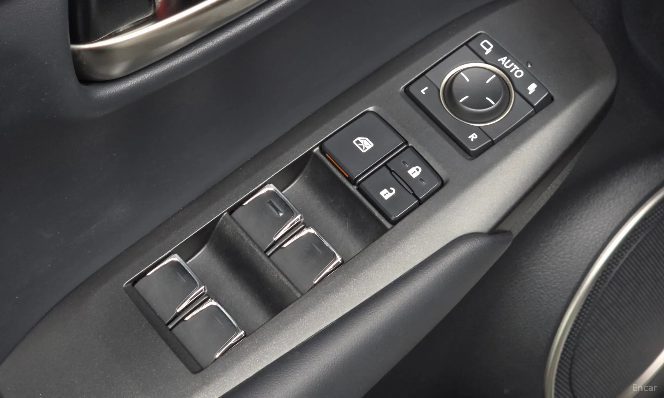 Lexus NX300h превью 19