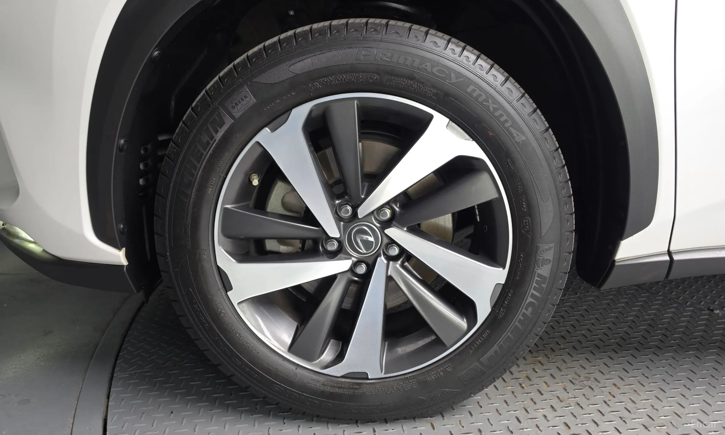 Lexus NX300h превью 5