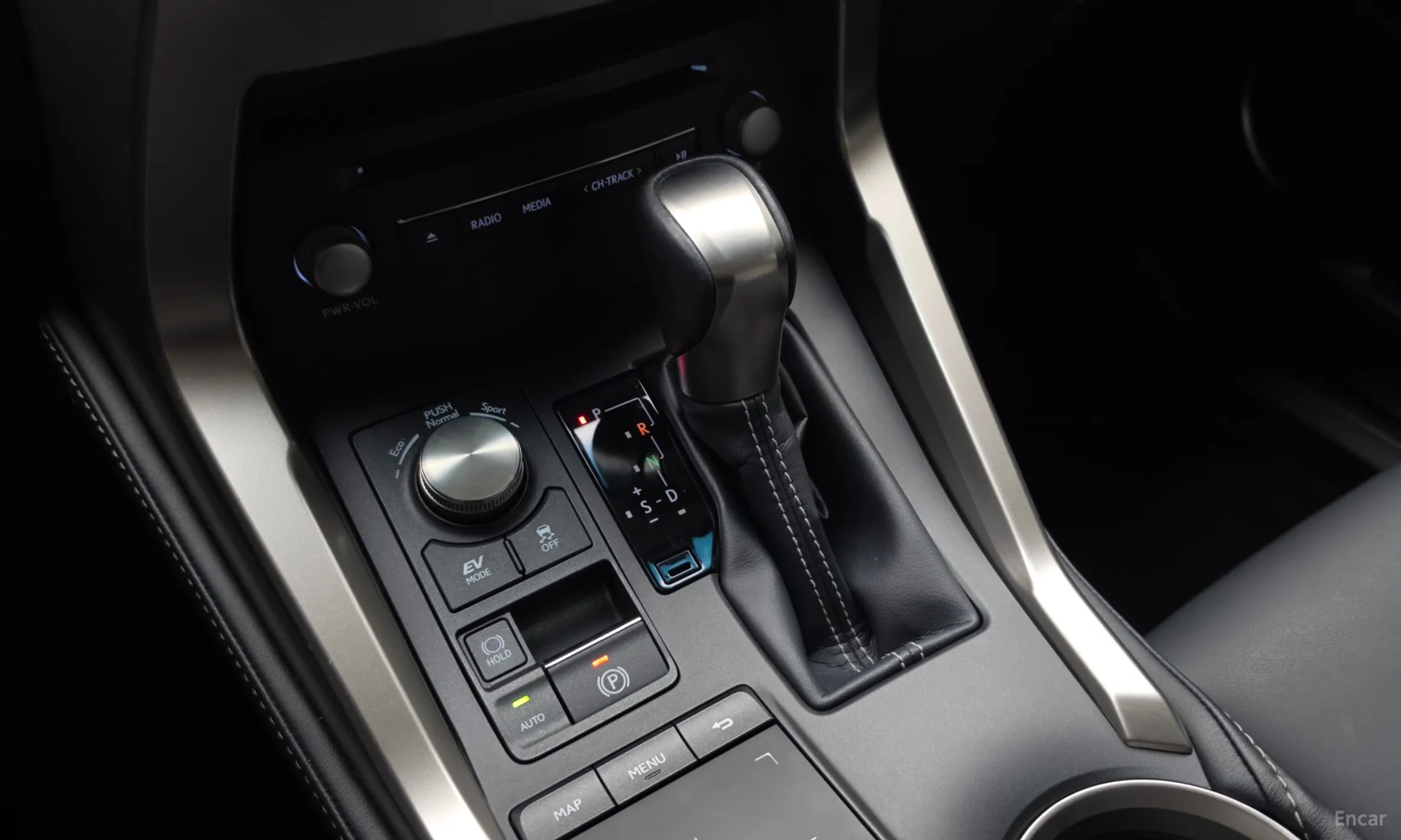 Lexus NX300h превью 9