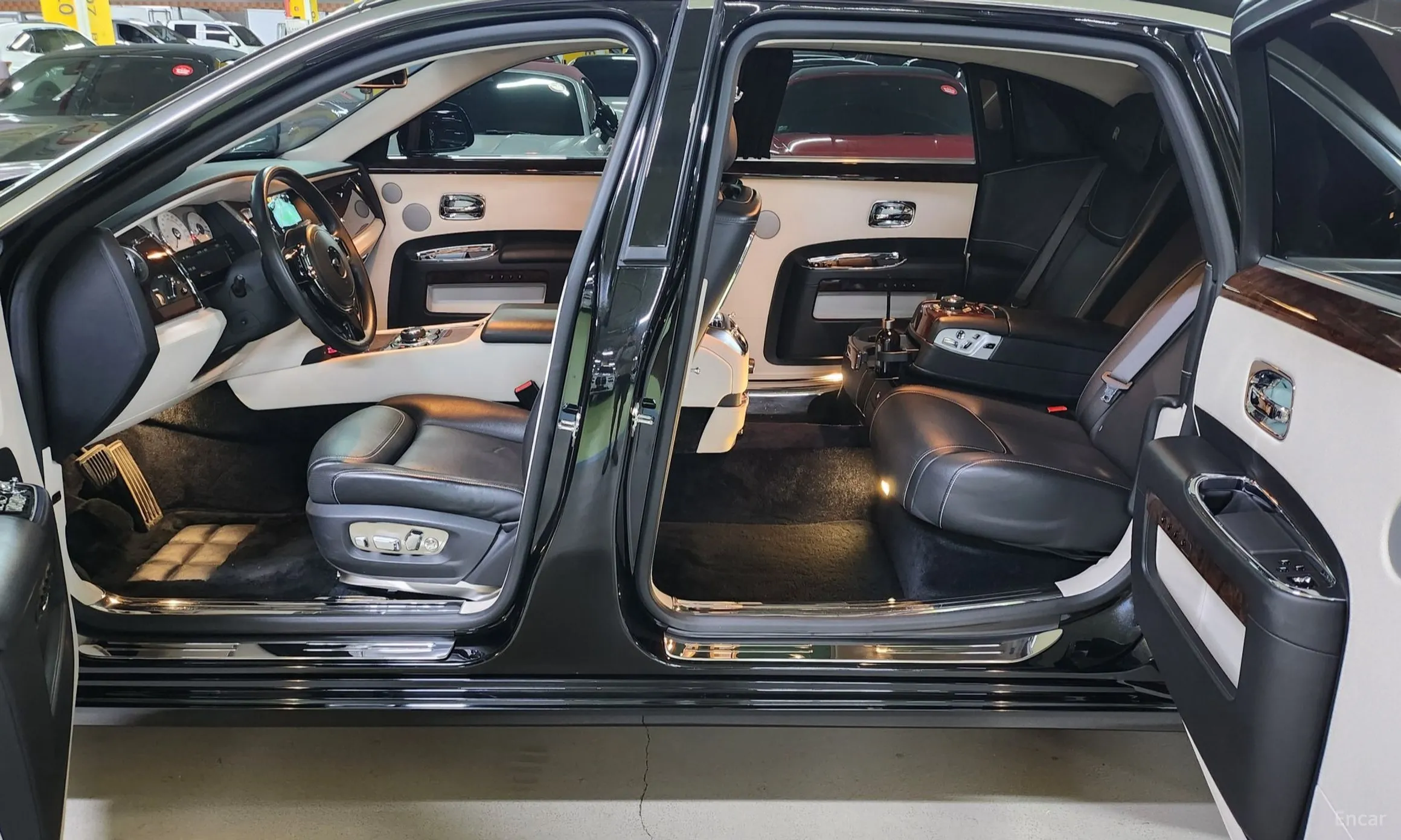 Rolls-Royce Ghost превью 11