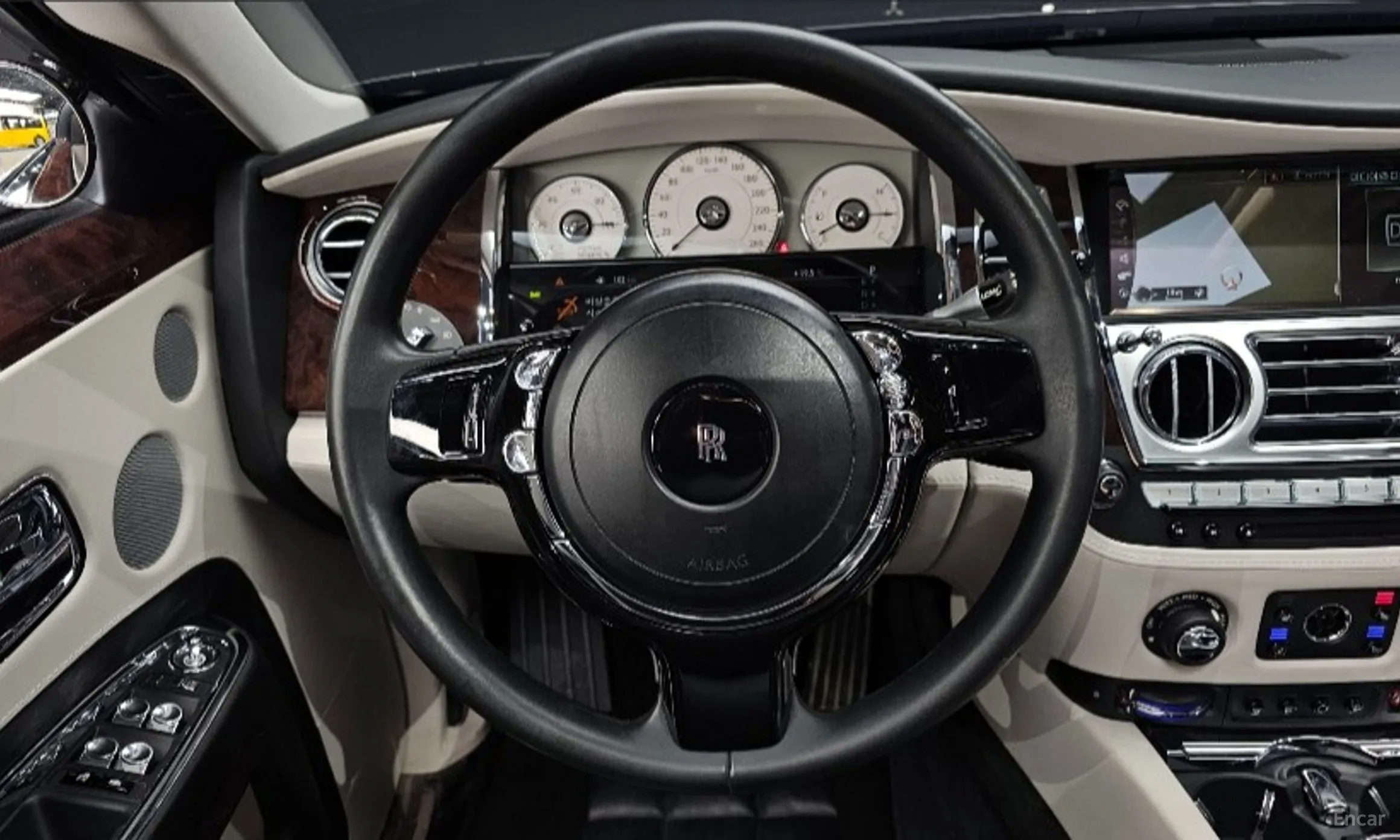 Rolls-Royce Ghost превью 17