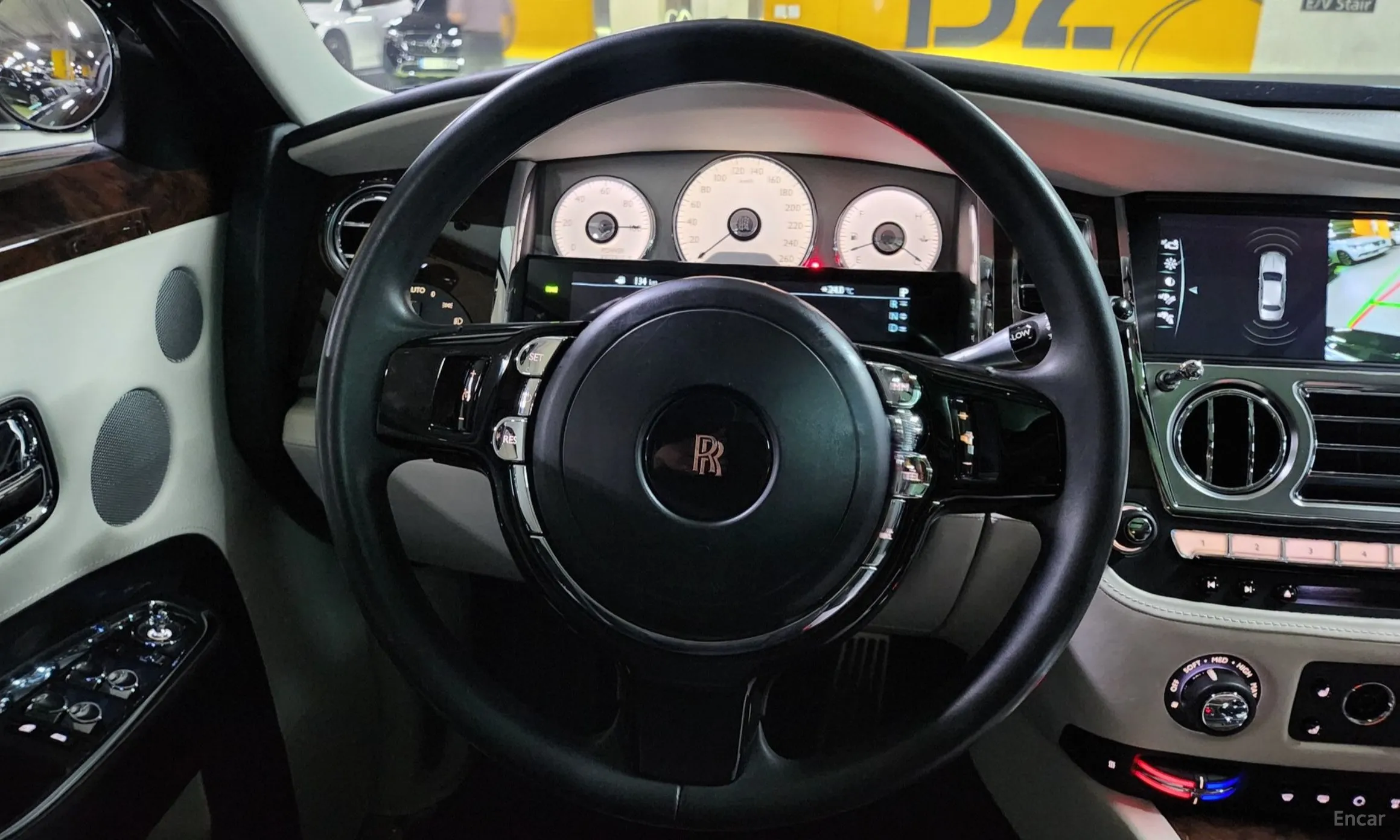 Rolls-Royce Ghost превью 9