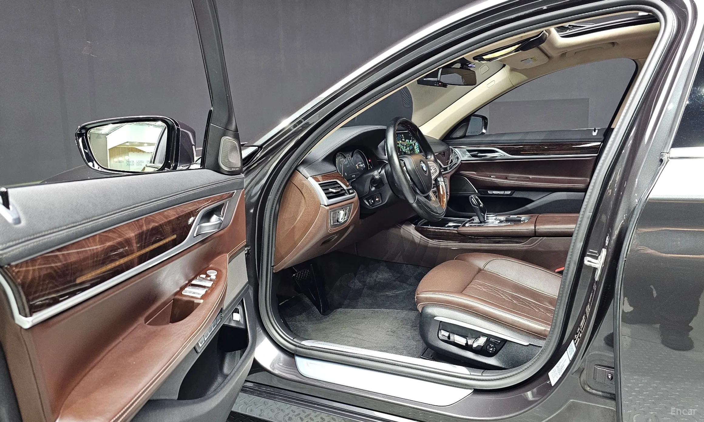 BMW 7 Series (G11) превью 10