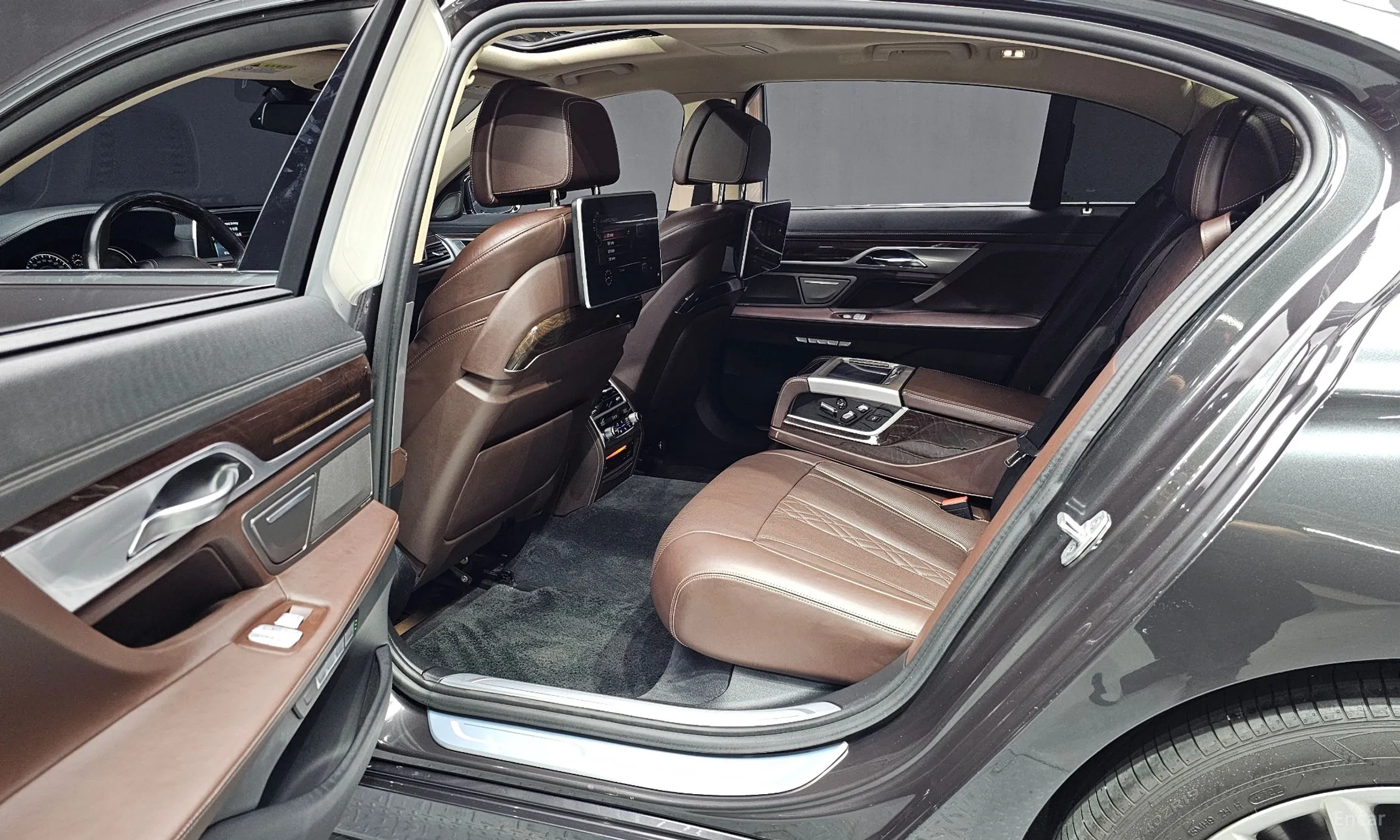 BMW 7 Series (G11) превью 12