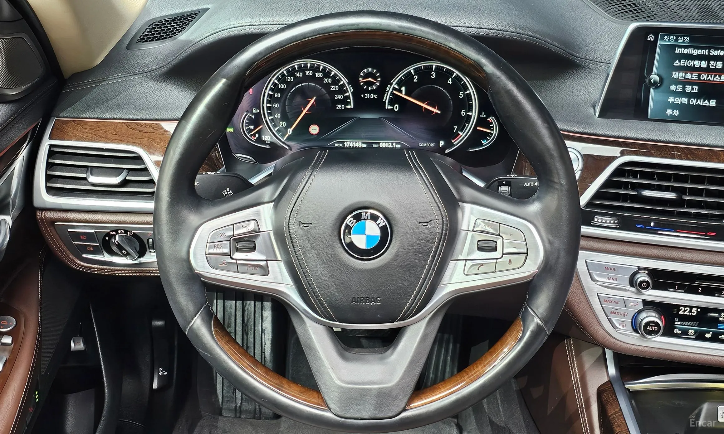 BMW 7 Series (G11) превью 13