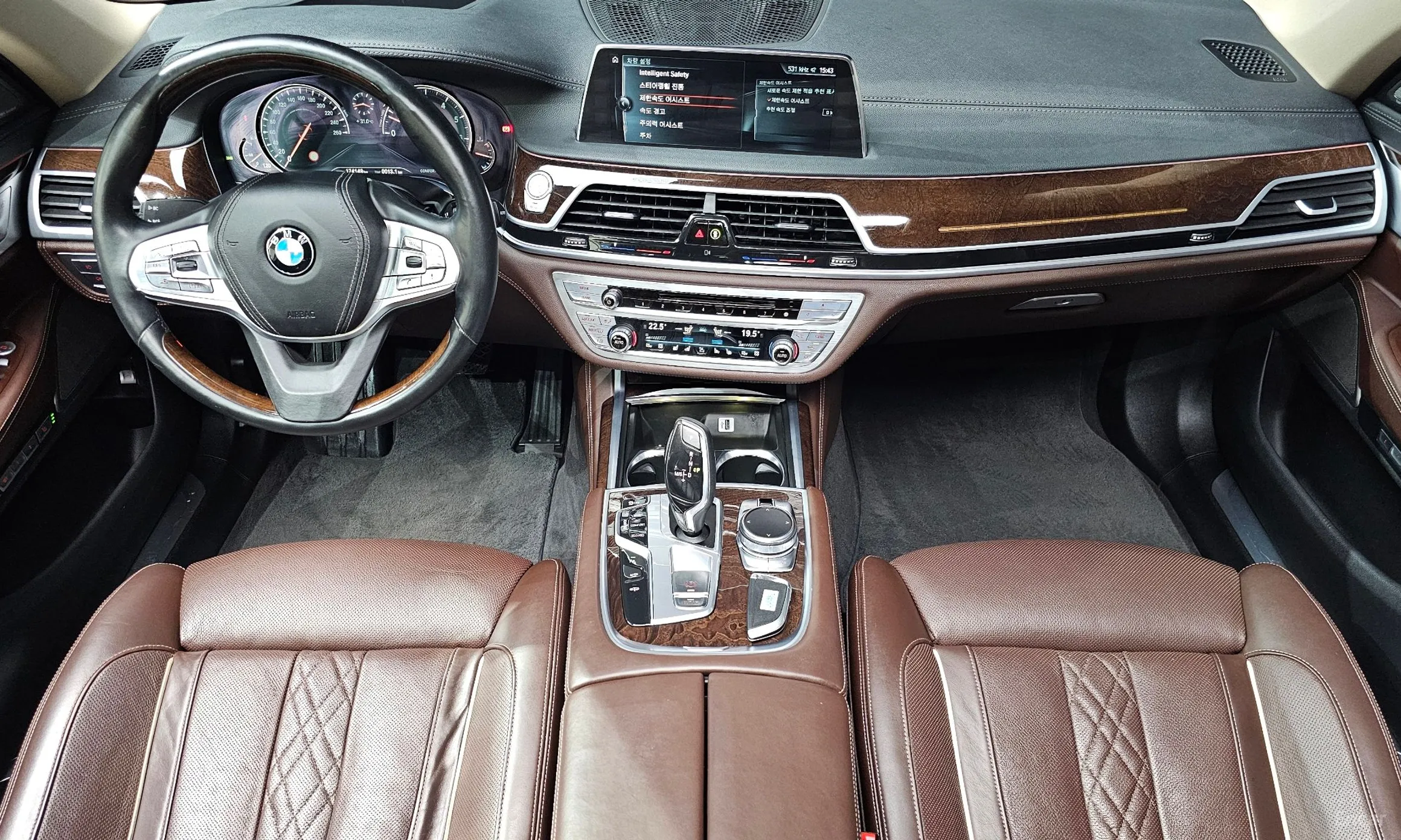 BMW 7 Series (G11) превью 7