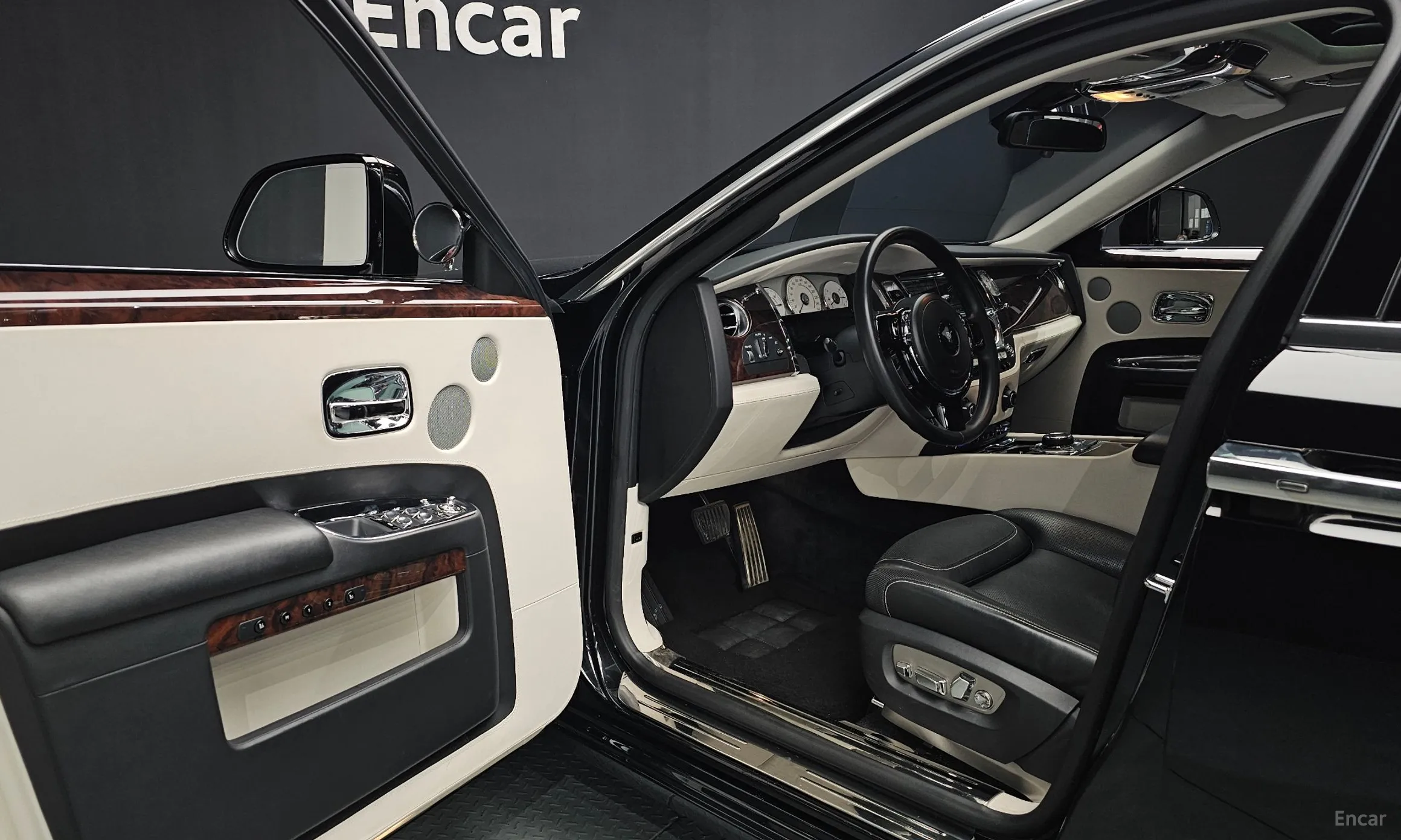 Rolls-Royce Ghost превью 10