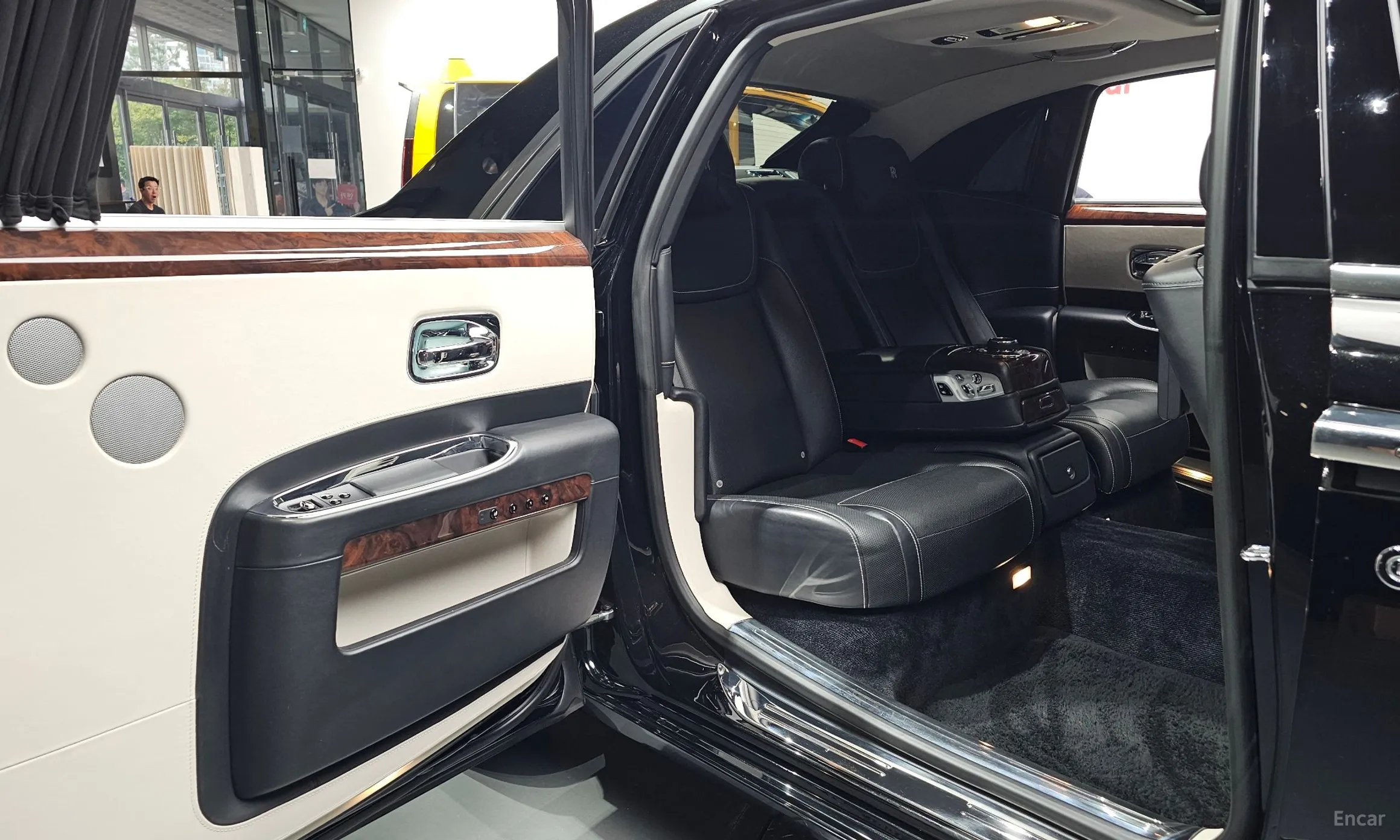 Rolls-Royce Ghost превью 12