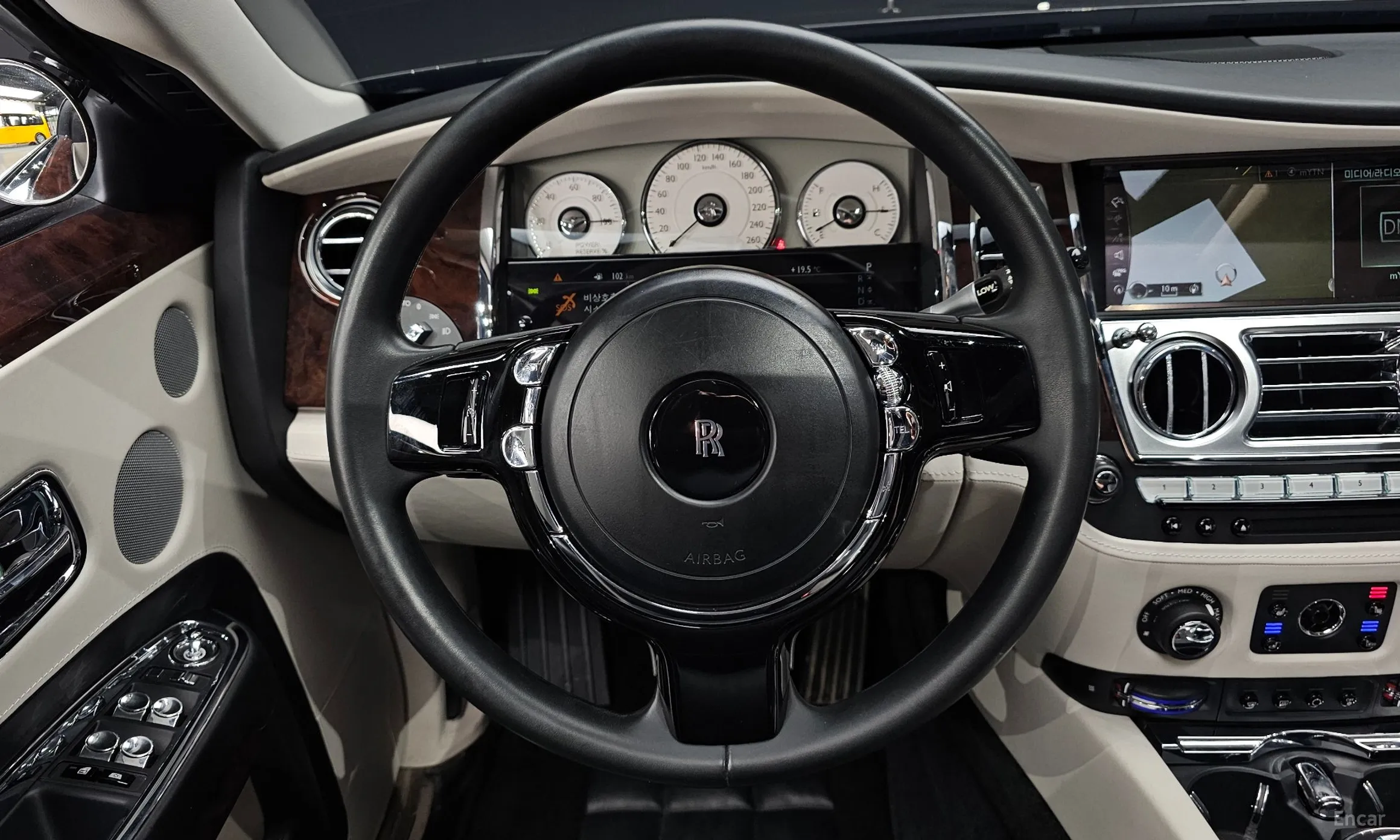 Rolls-Royce Ghost превью 13