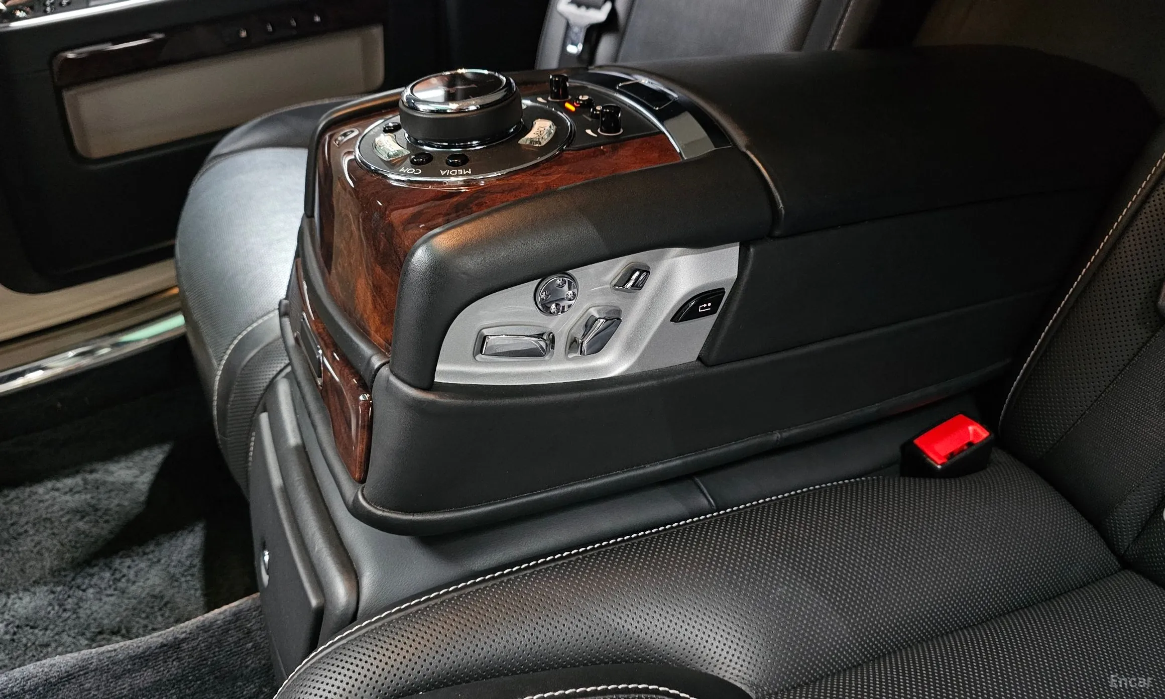 Rolls-Royce Ghost превью 17