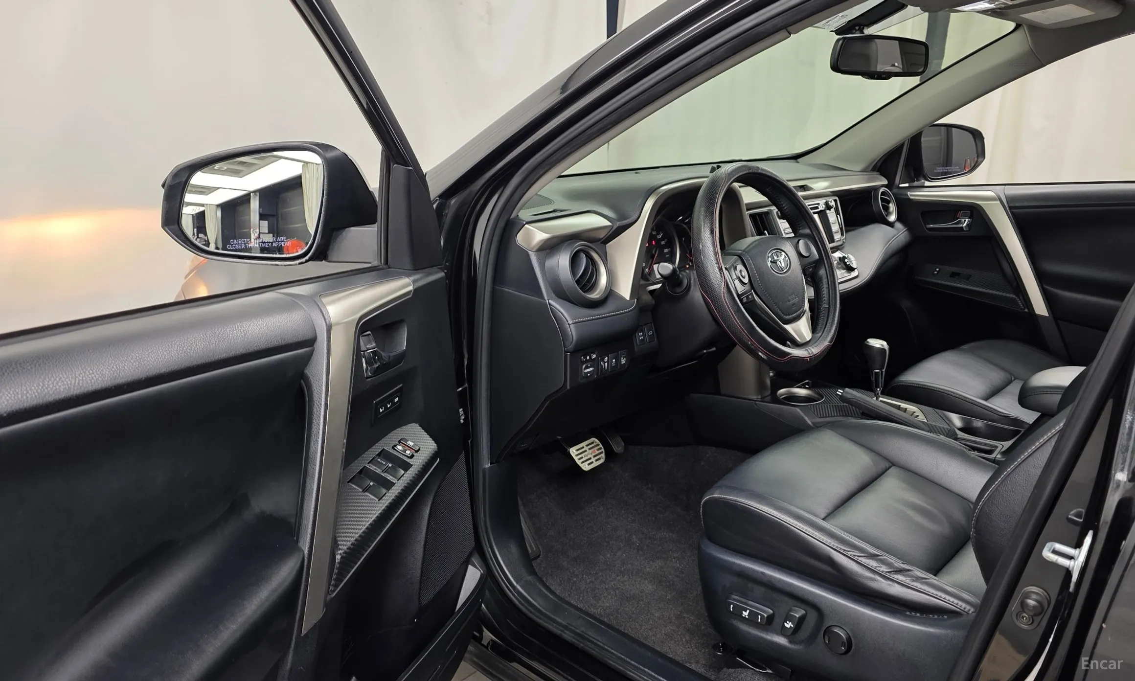 Toyota RAV4 превью 10