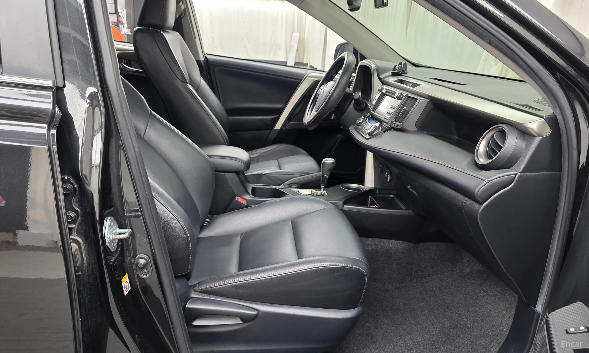 Toyota RAV4 превью 11