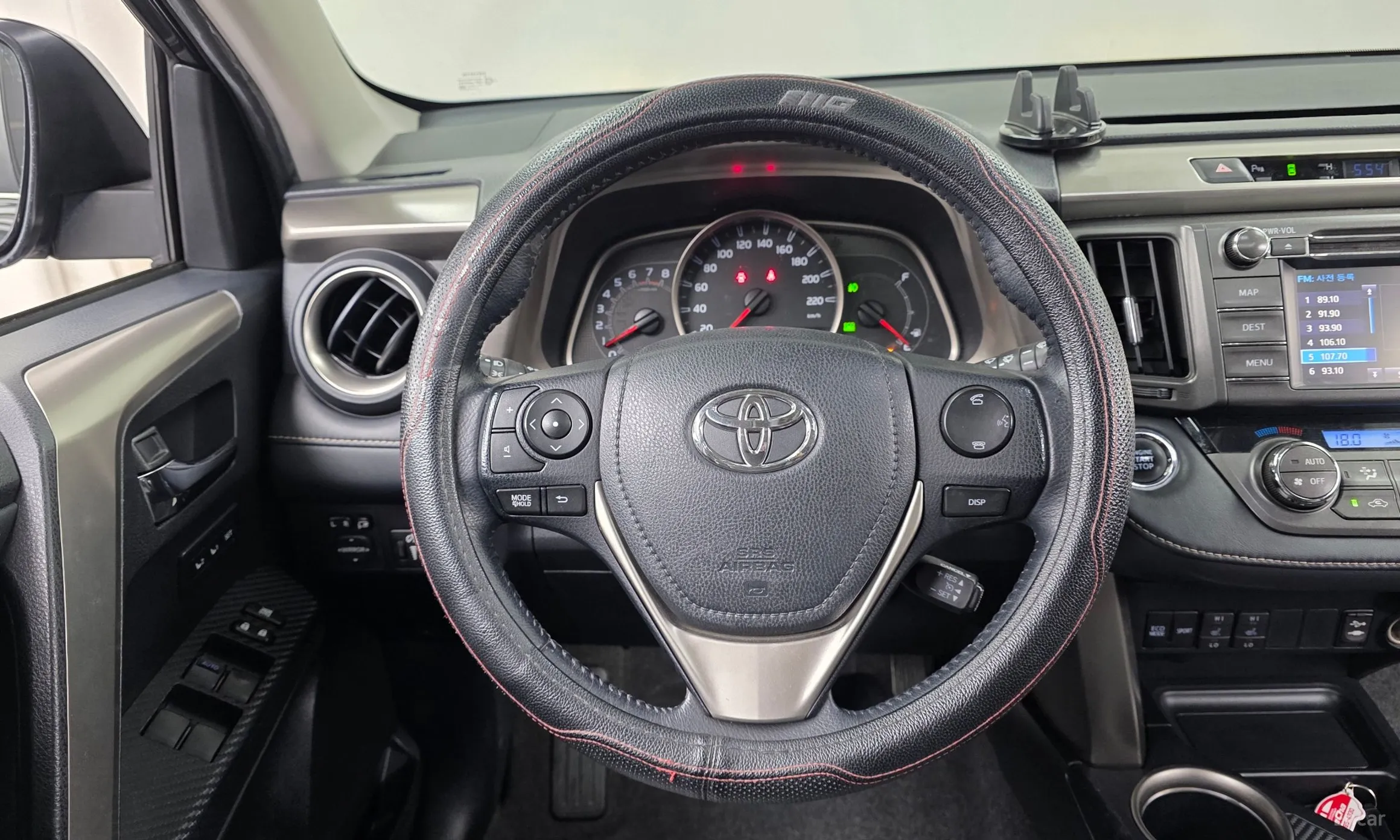 Toyota RAV4 превью 13
