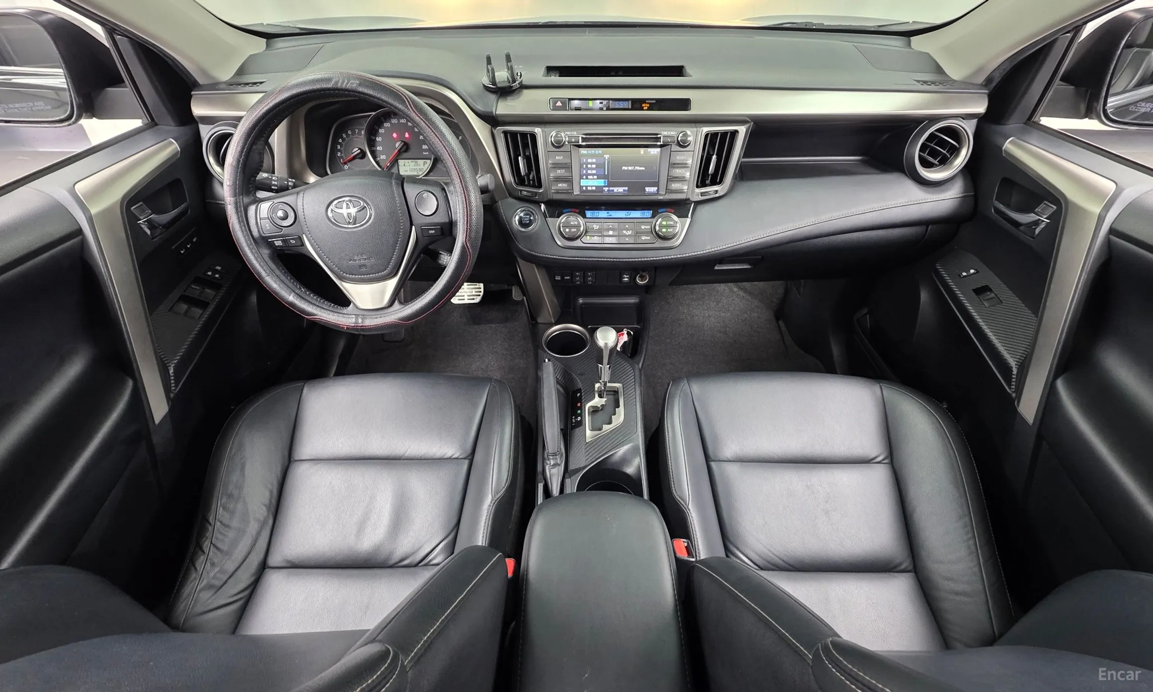 Toyota RAV4 превью 7