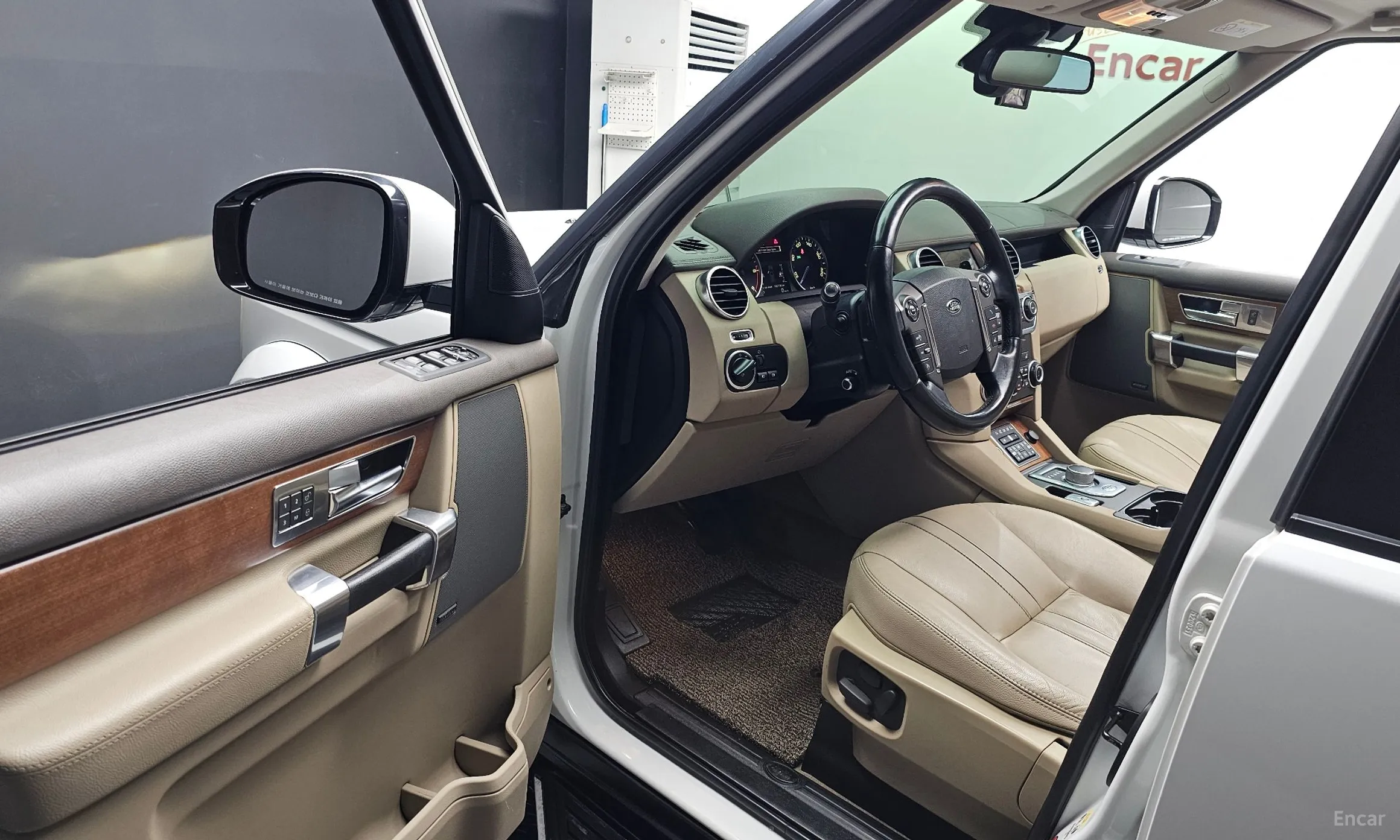 Land Rover Discovery 4 превью 10