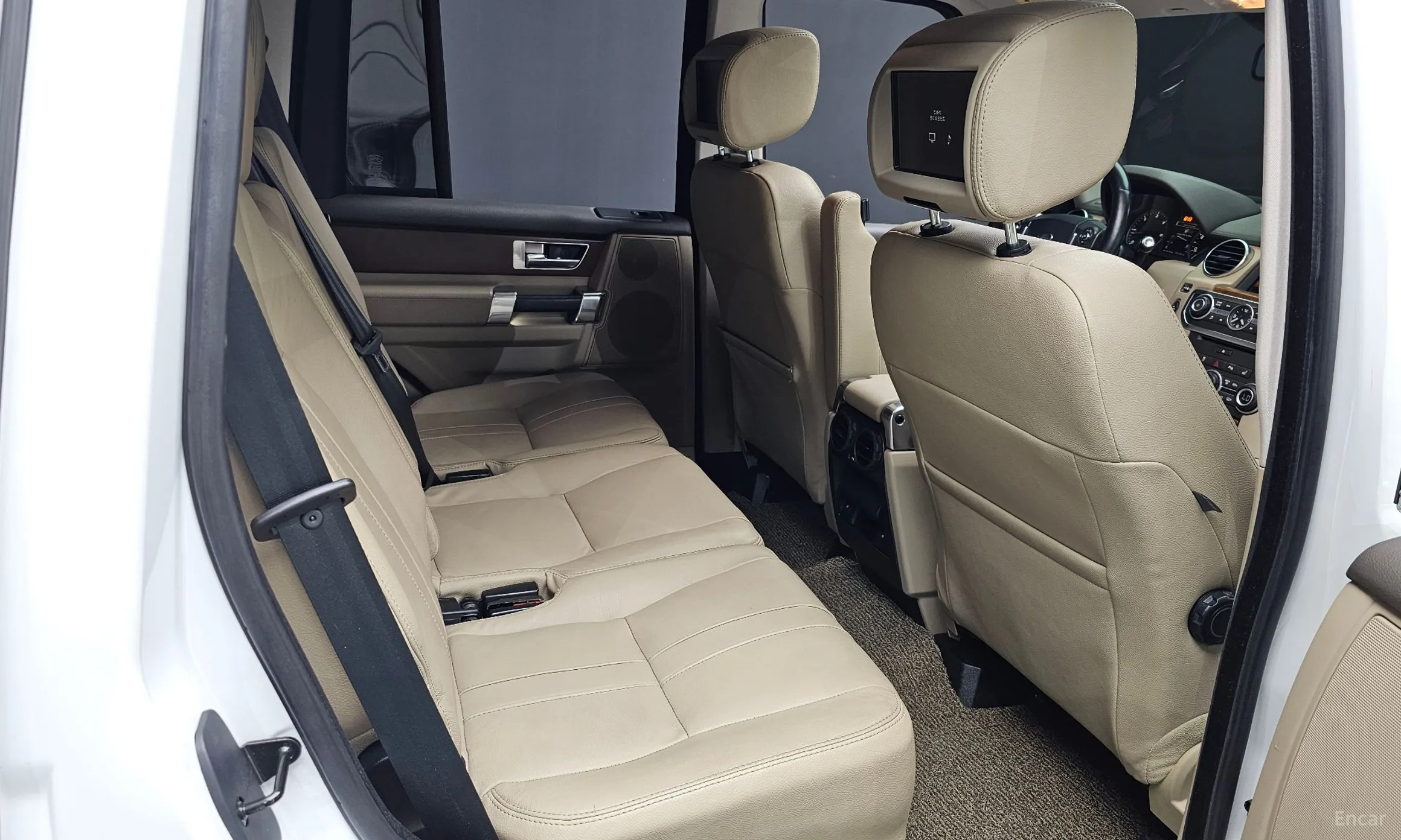 Land Rover Discovery 4 превью 11