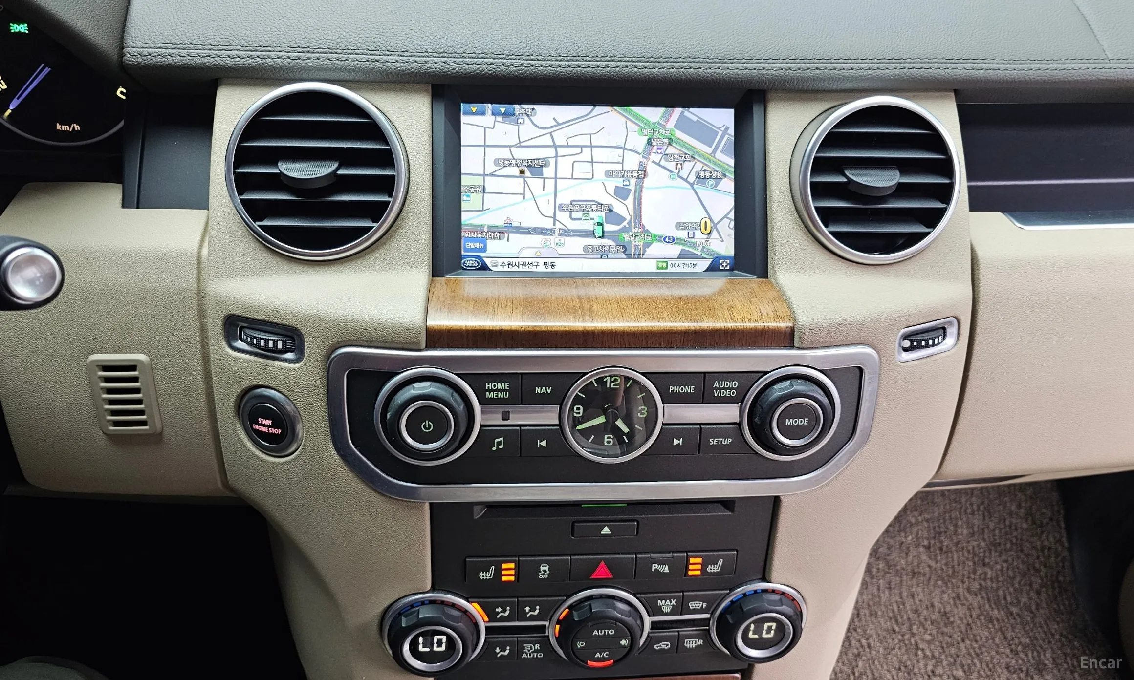 Land Rover Discovery 4 превью 13