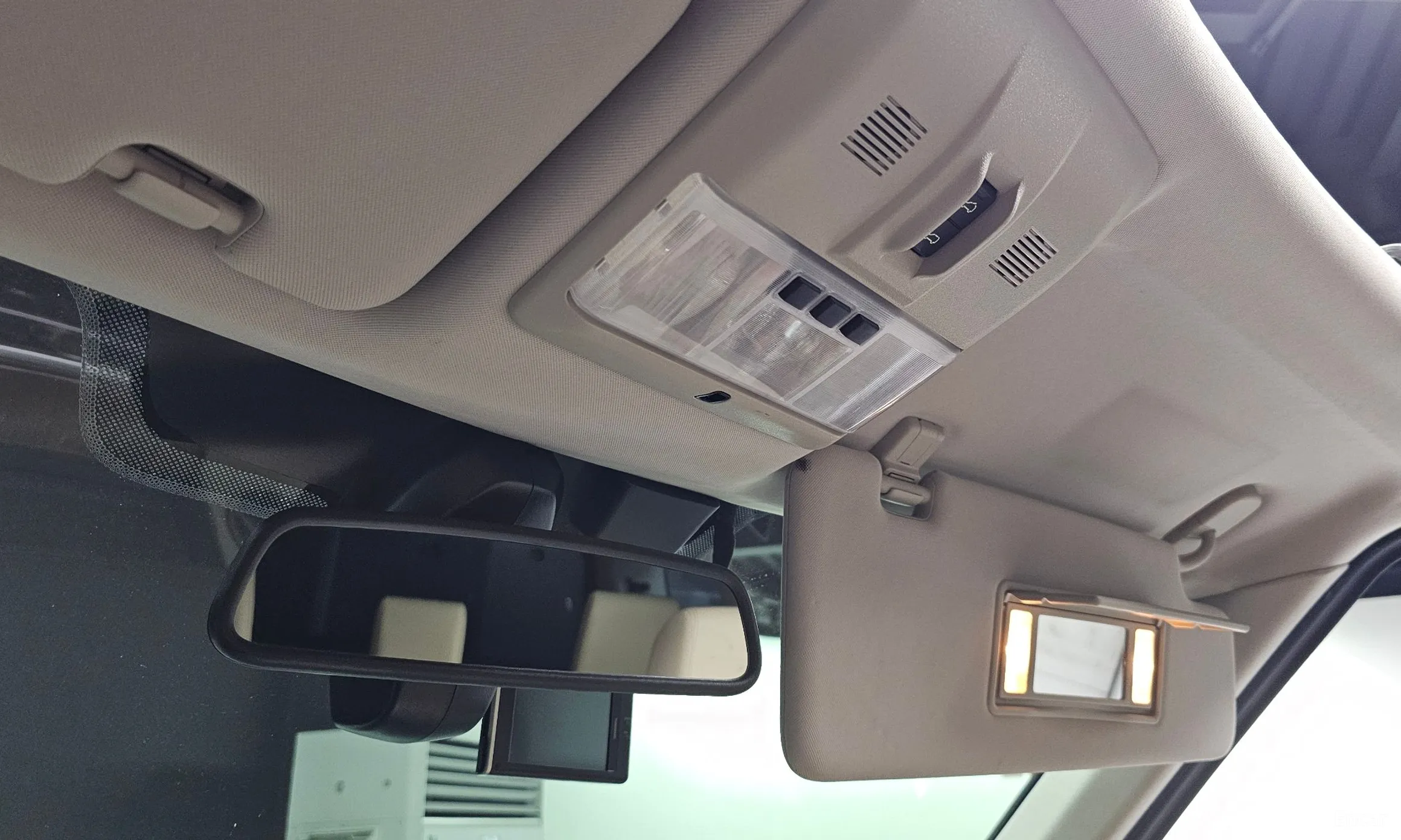 Land Rover Discovery 4 превью 16
