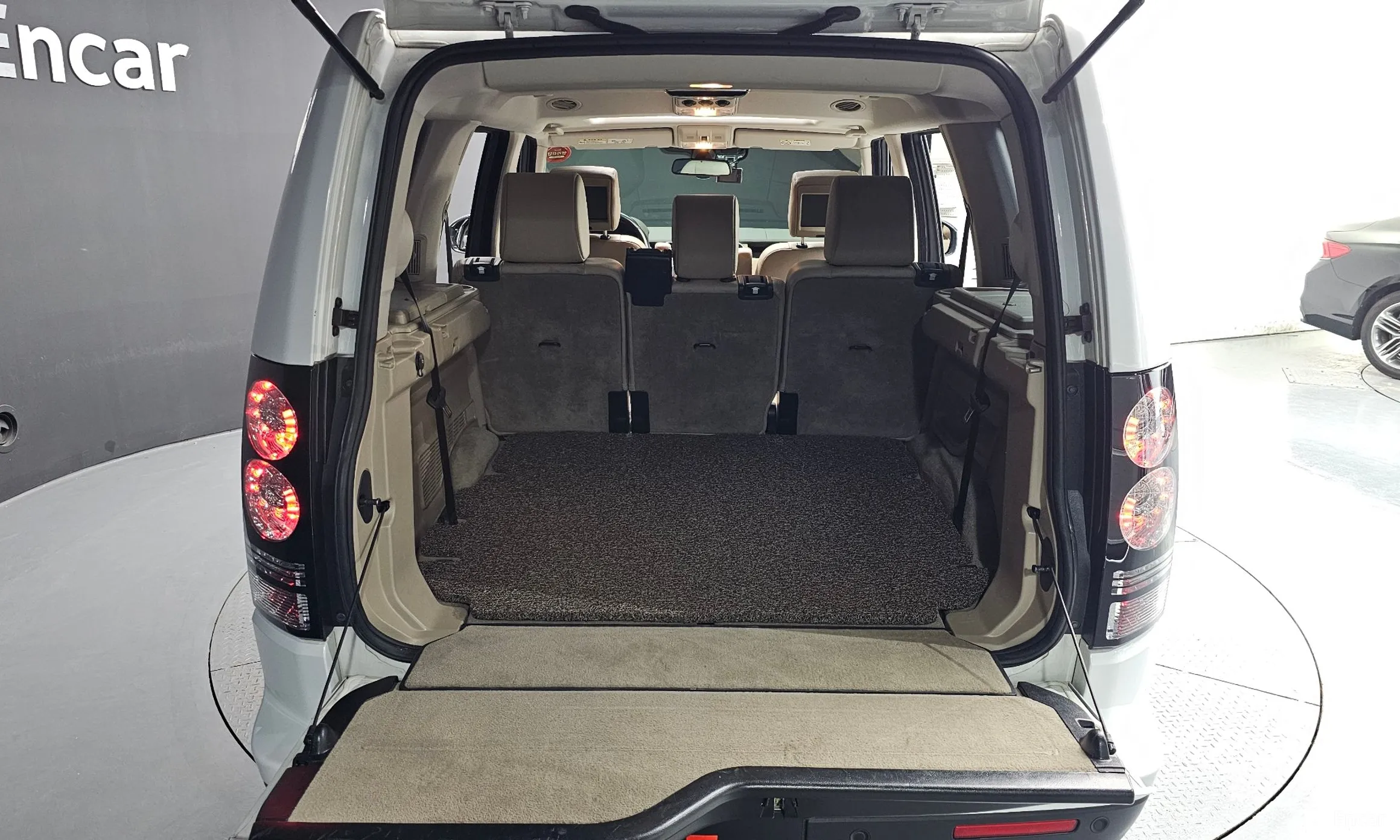Land Rover Discovery 4 превью 20