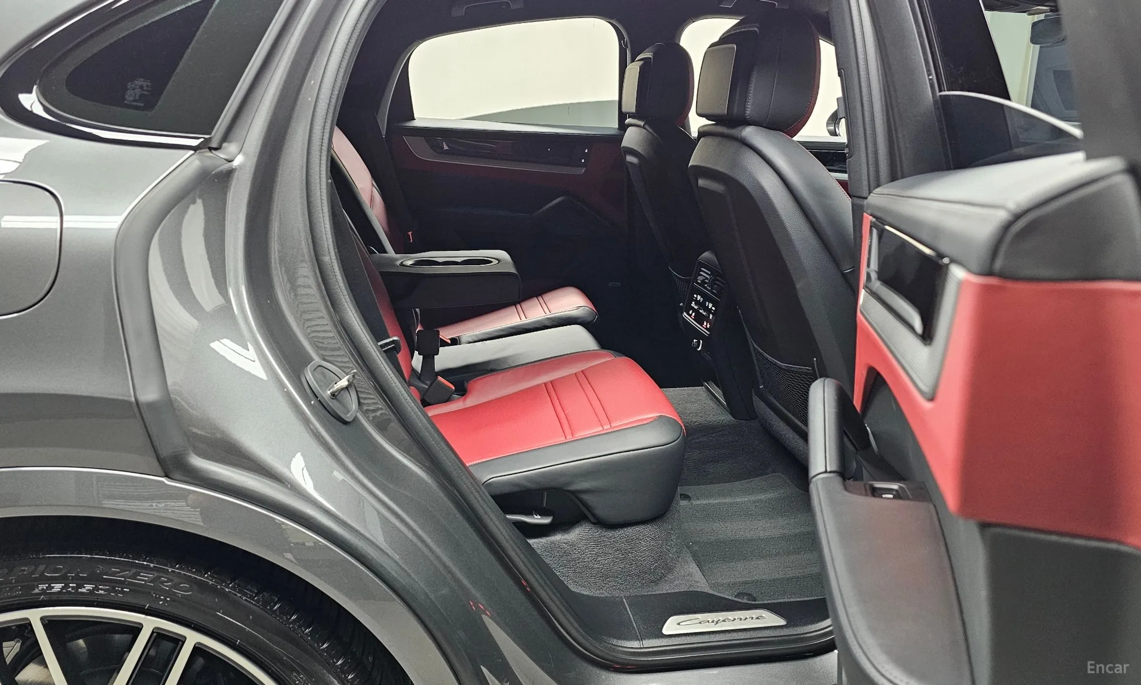 Porsche Cayenne (PO536) превью 11