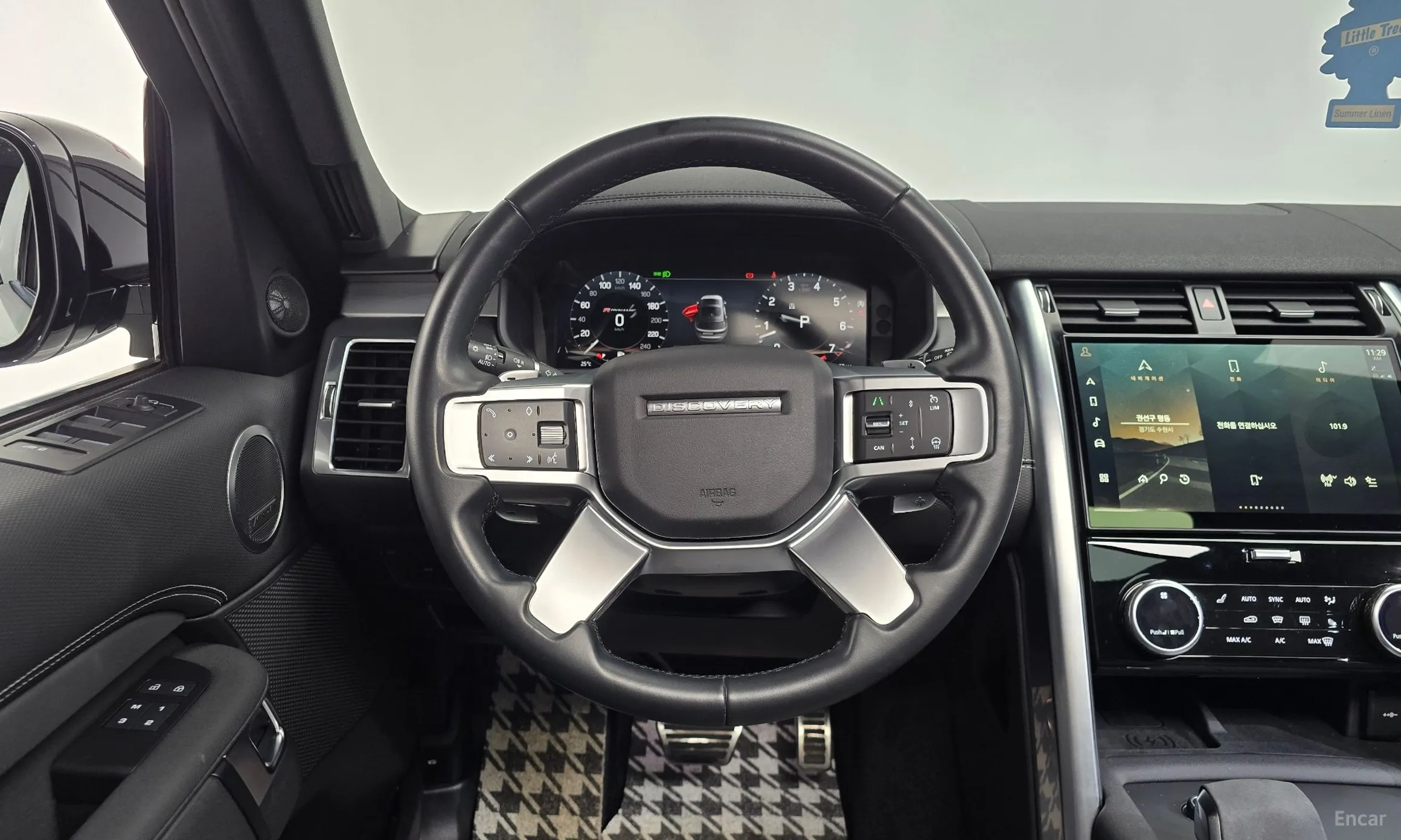 Land Rover Discovery 5 превью 14