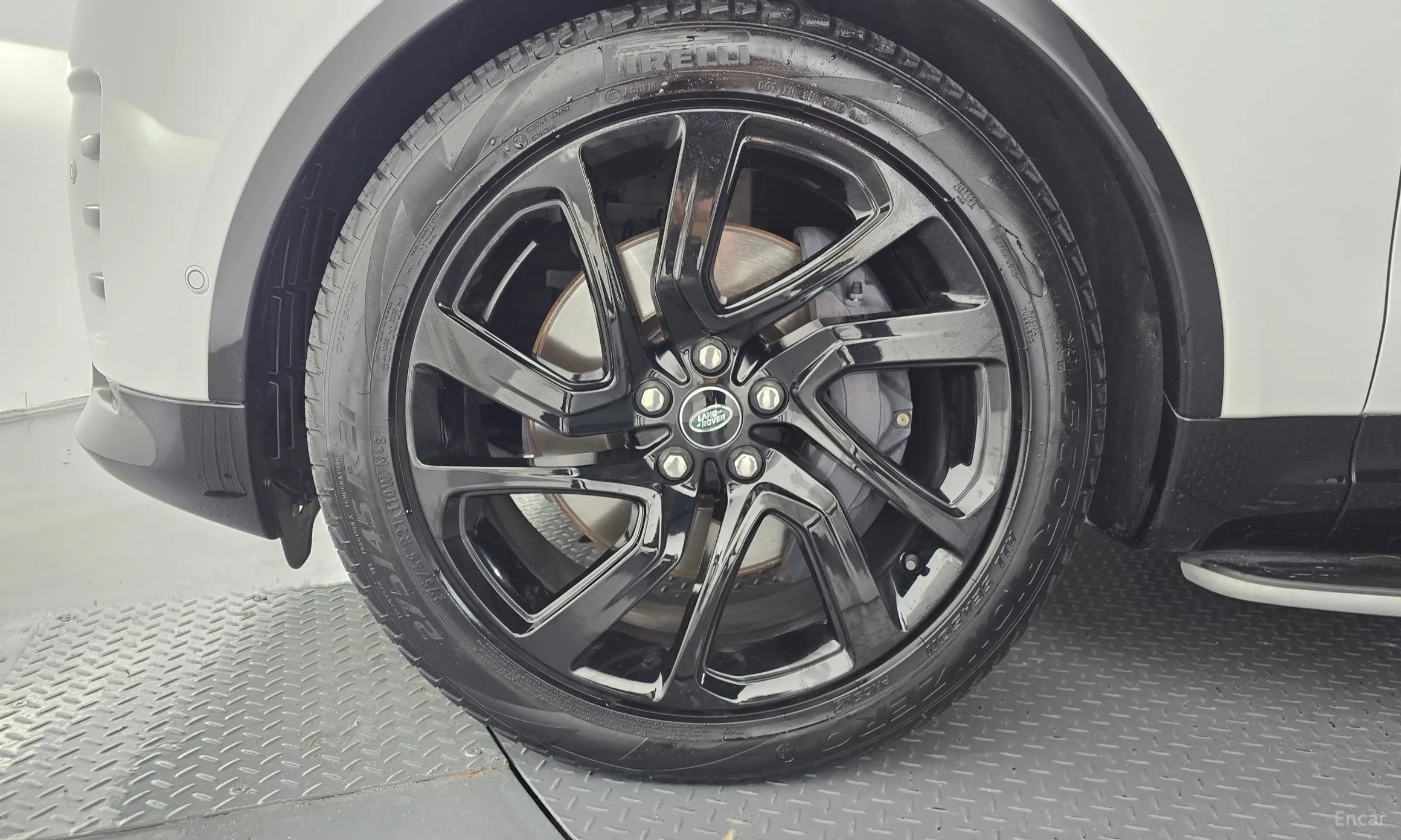 Land Rover Discovery 5 превью 5