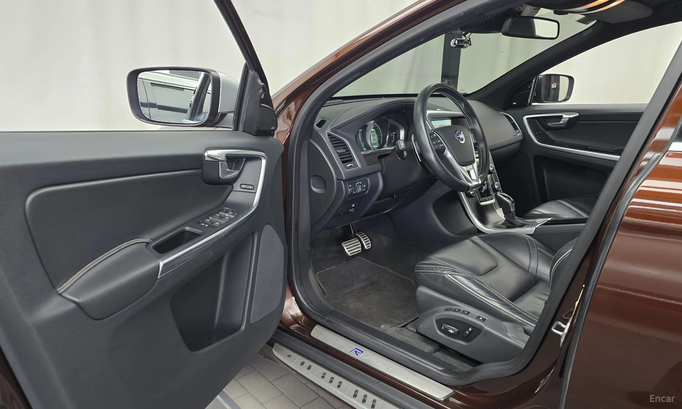 Volvo XC60 превью 10