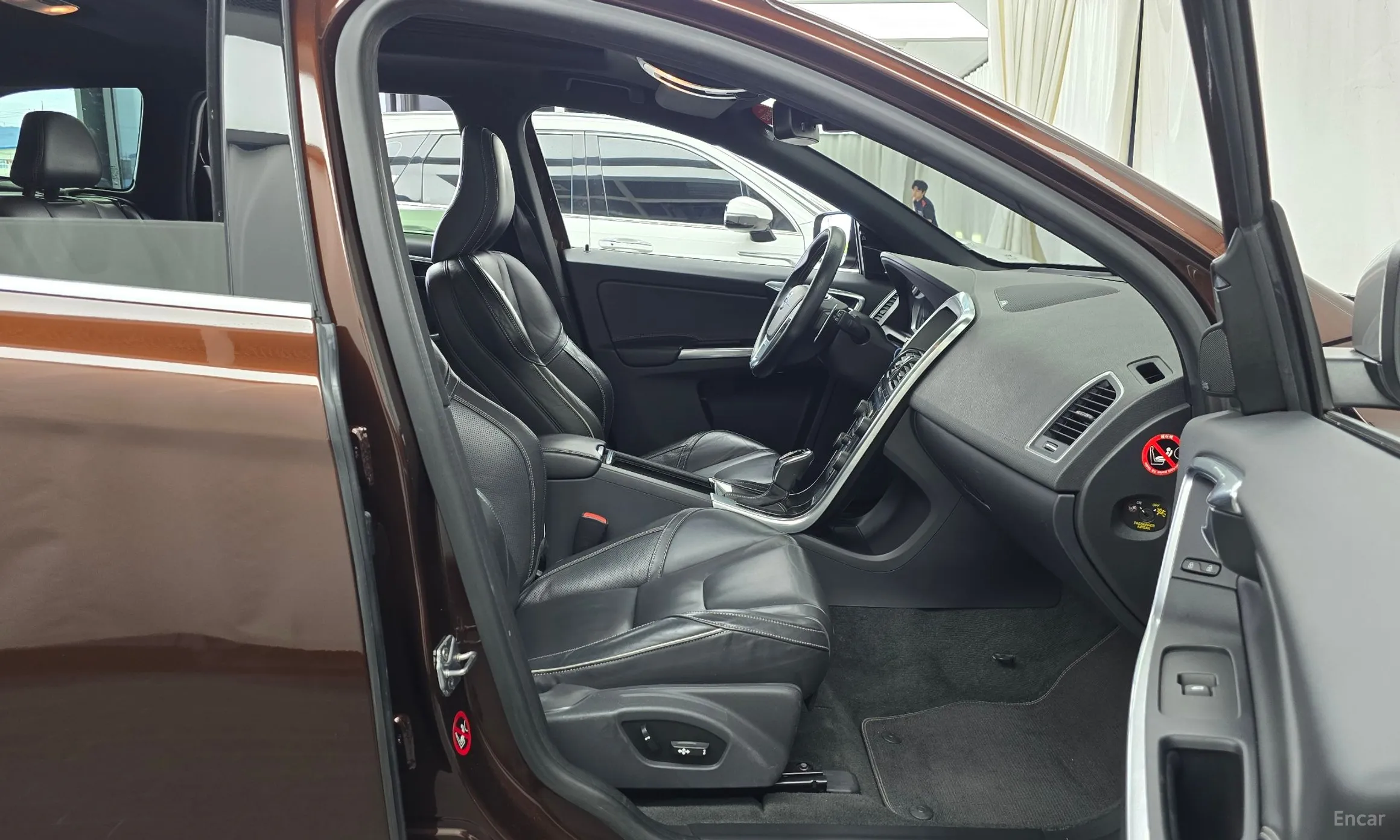 Volvo XC60 превью 11