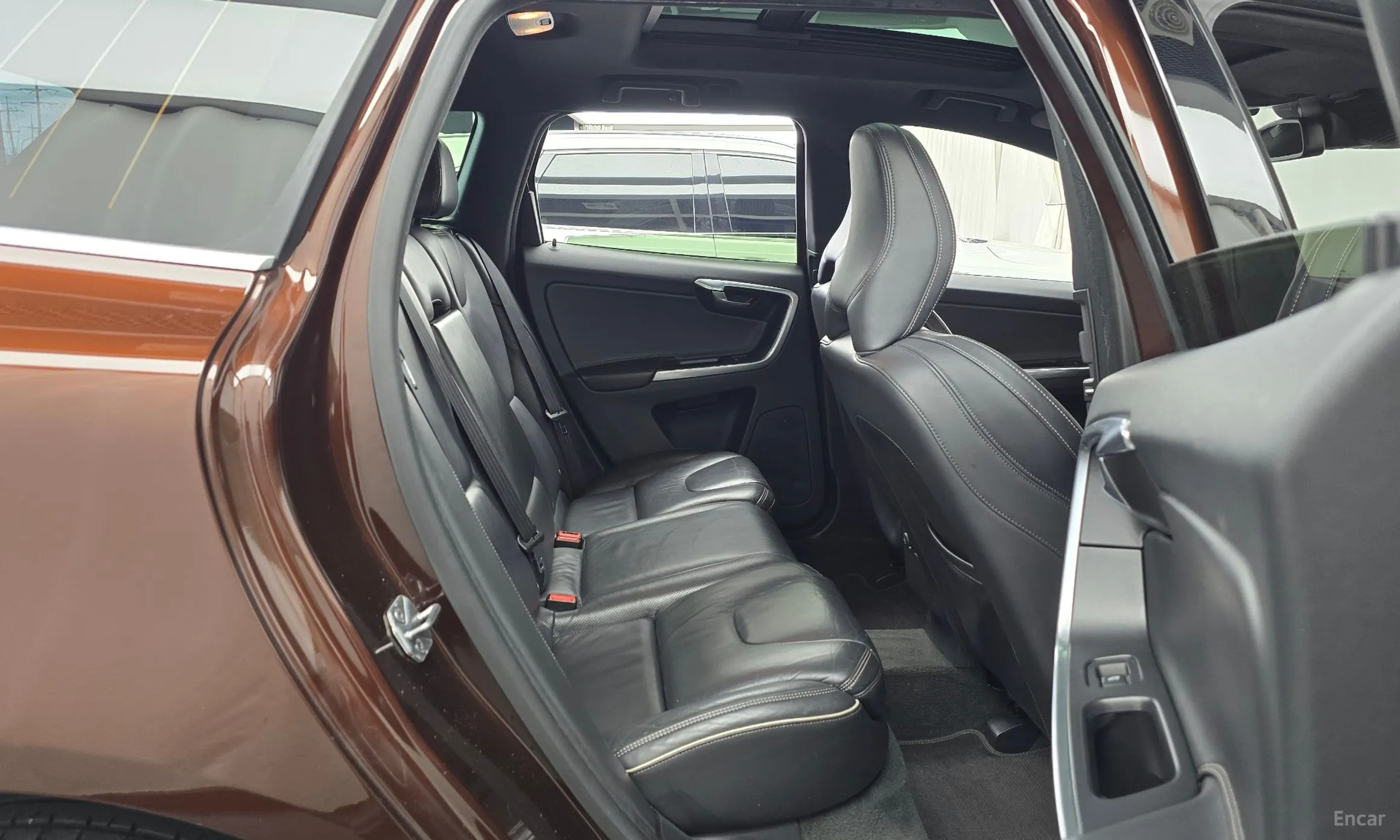 Volvo XC60 превью 12