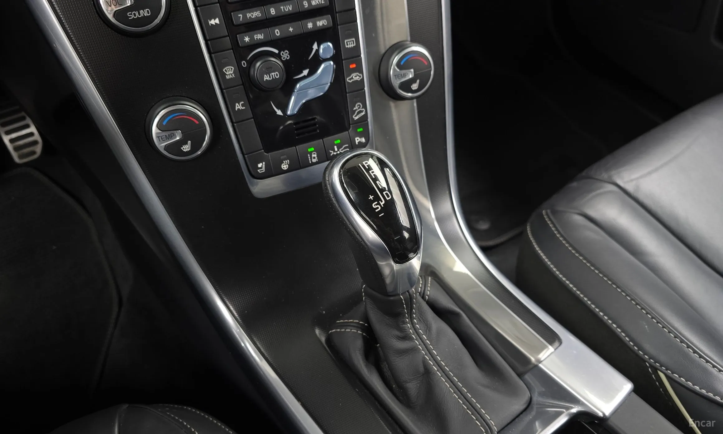 Volvo XC60 превью 9