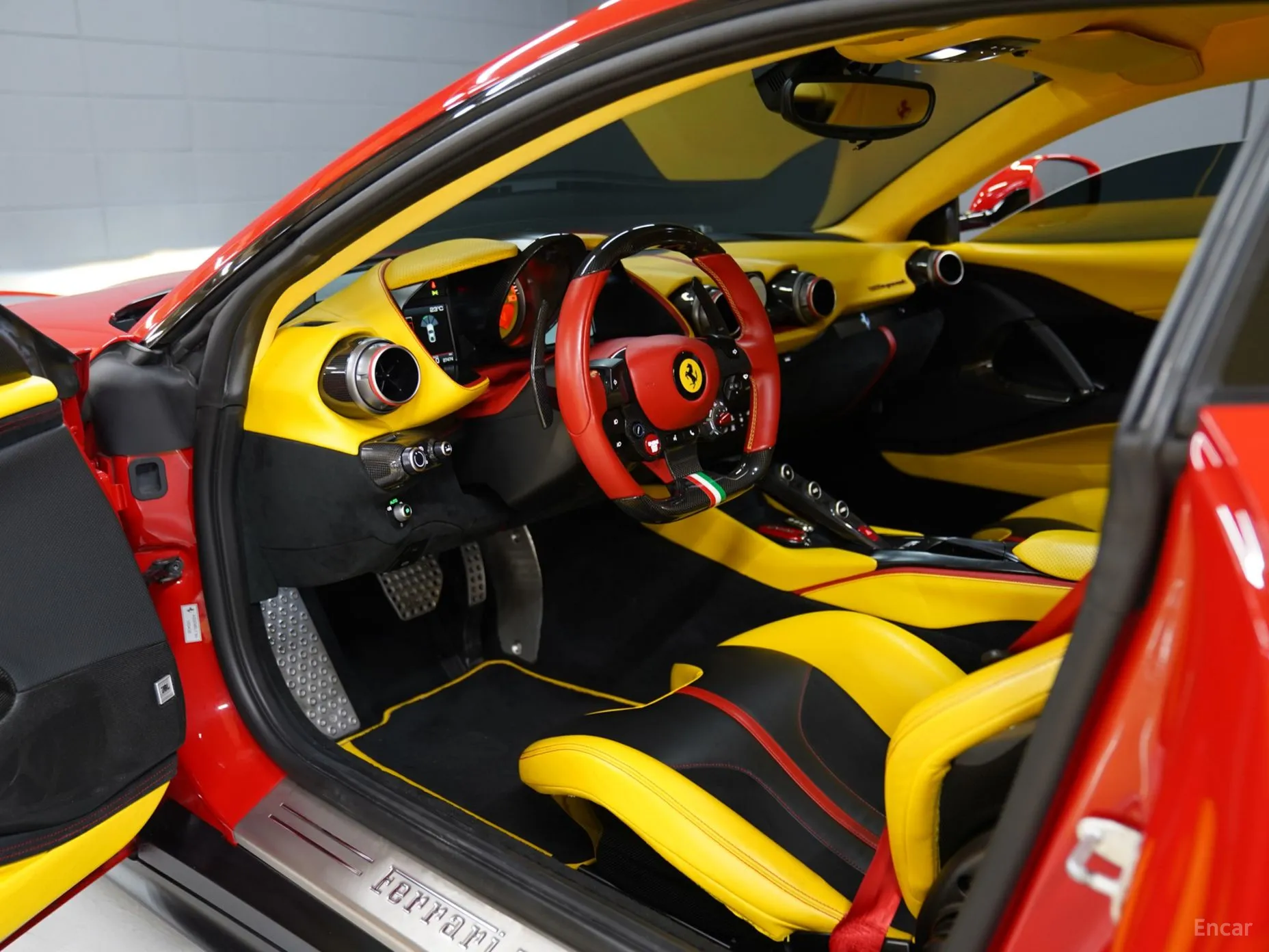 Ferrari 812 Superfast превью 11