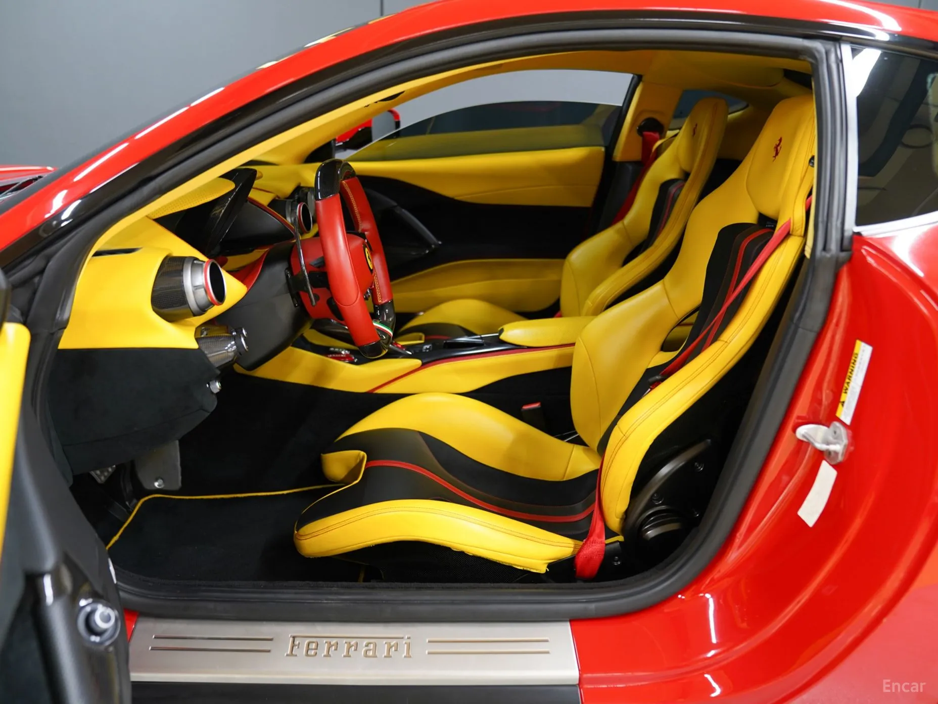Ferrari 812 Superfast превью 12
