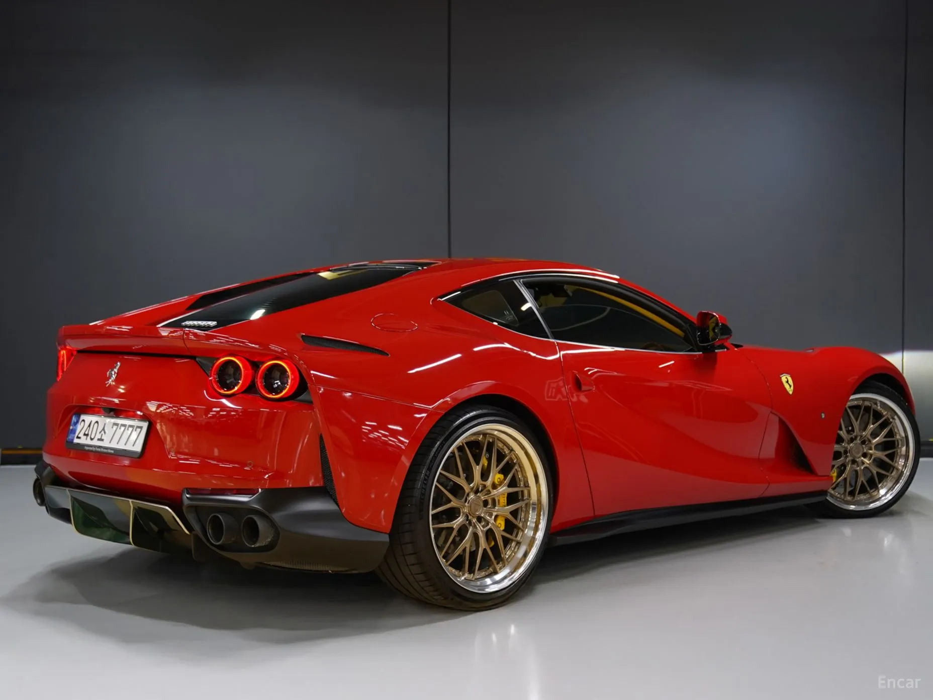 Ferrari 812 Superfast превью 3