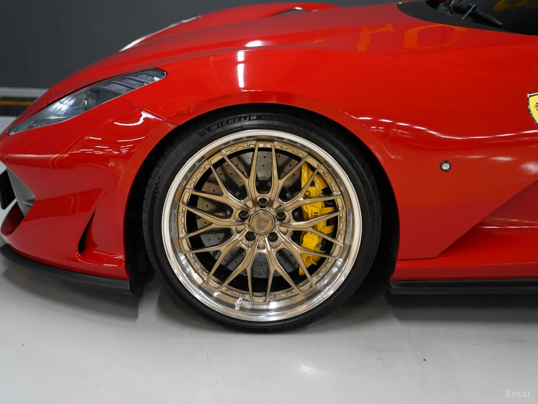 Ferrari 812 Superfast превью 6