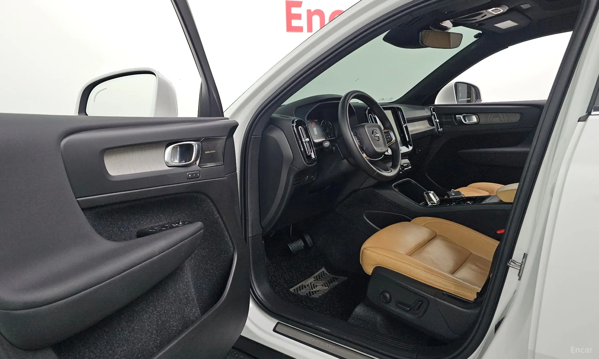 Volvo XC40 превью 10