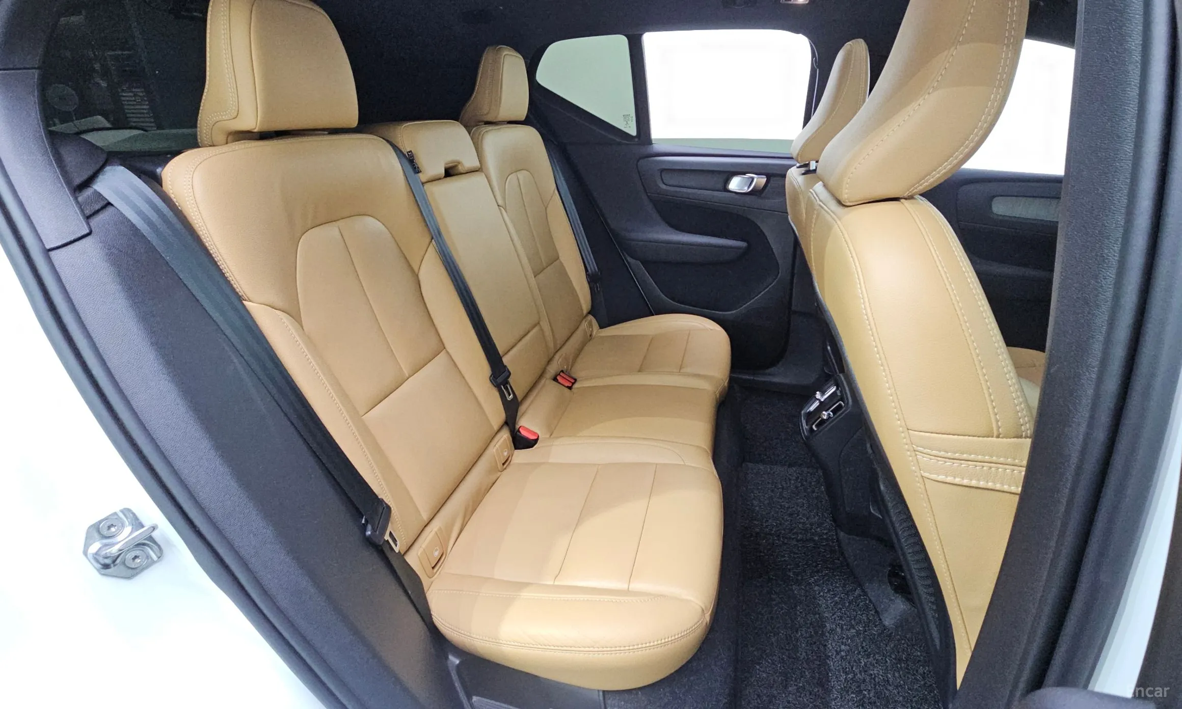 Volvo XC40 превью 11