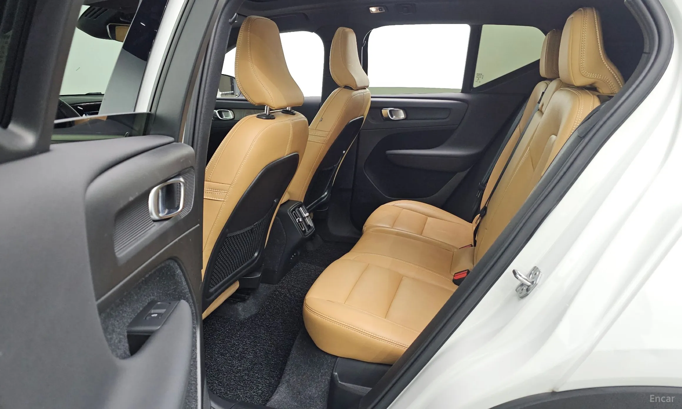 Volvo XC40 превью 12