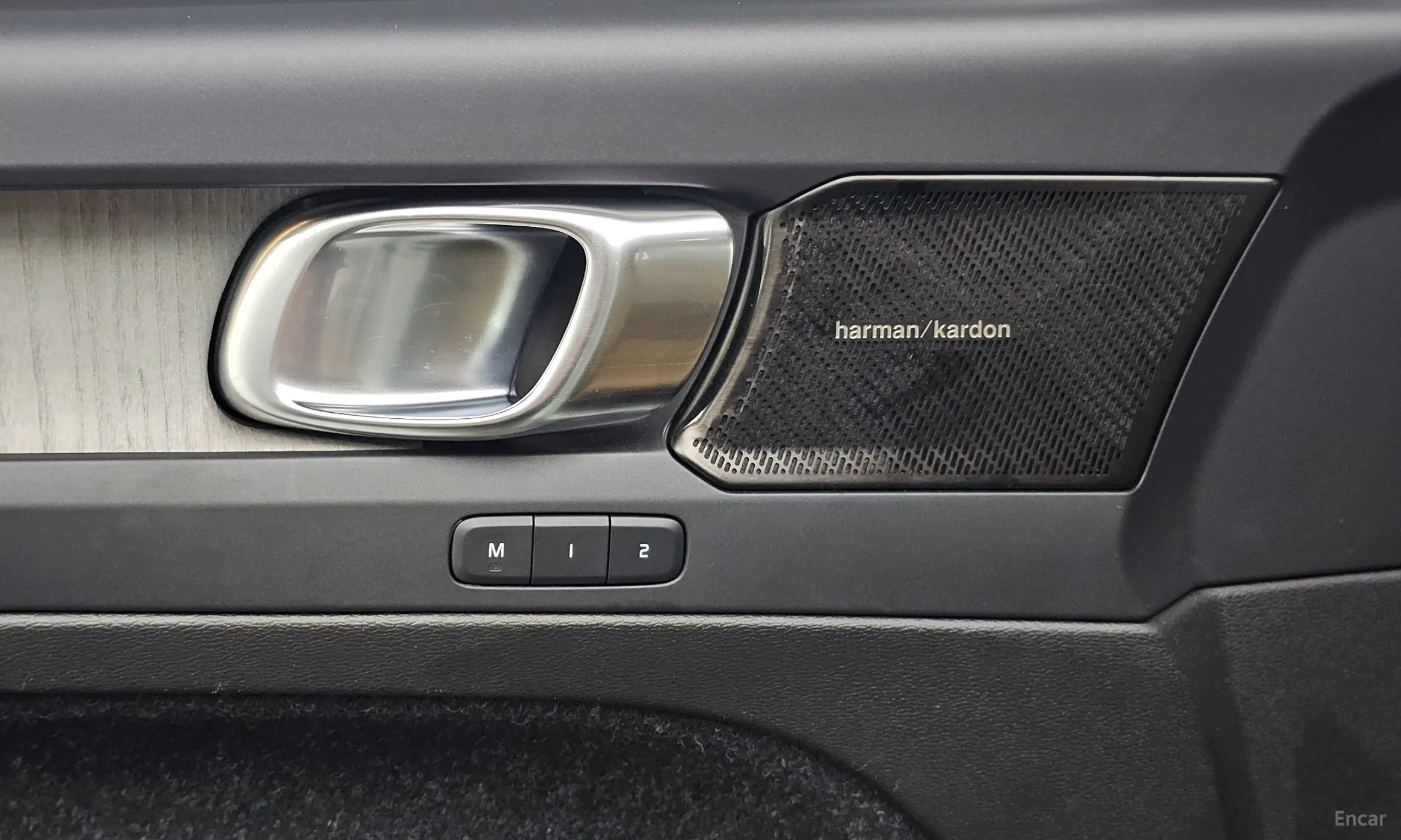 Volvo XC40 превью 19