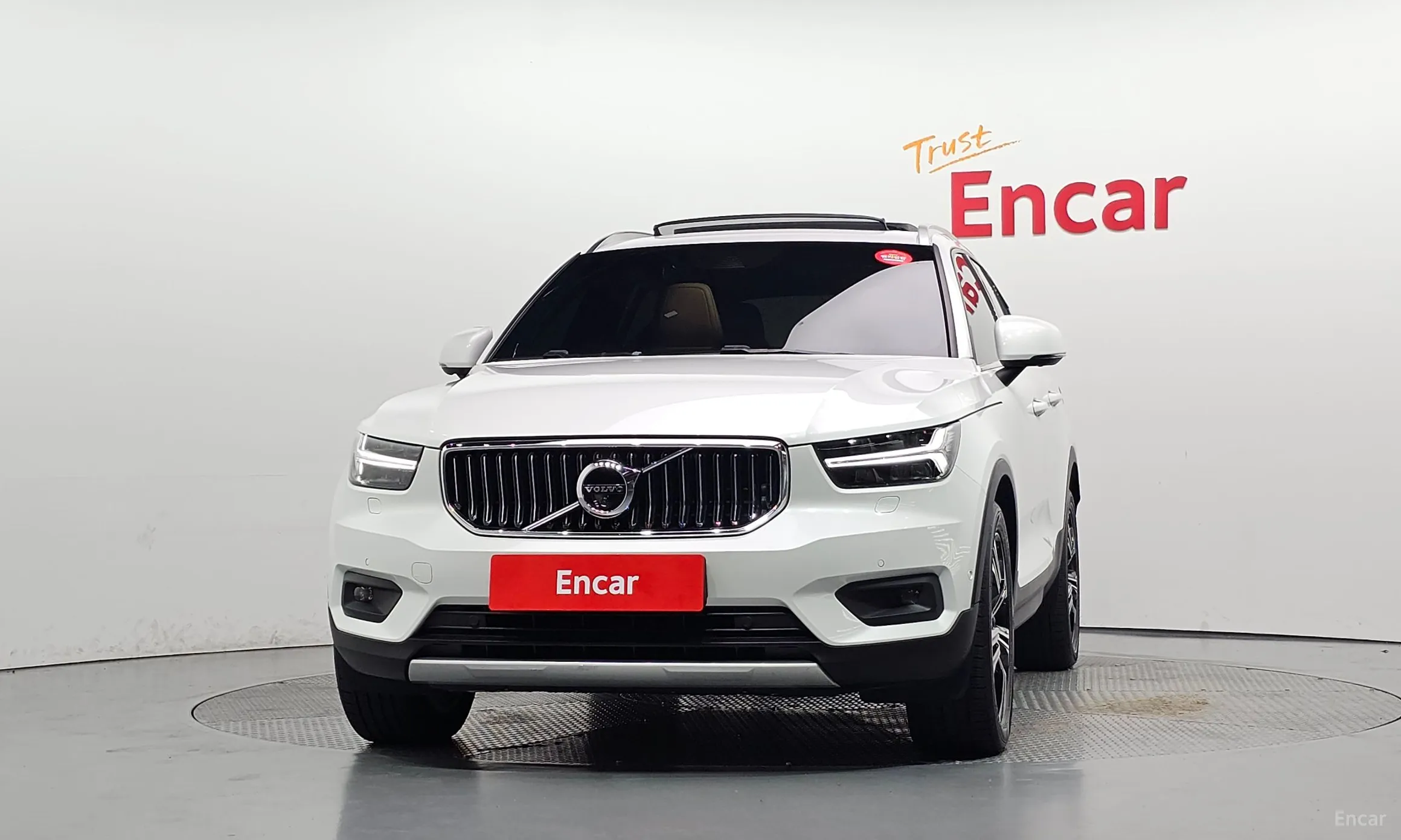 Volvo XC40 превью 3