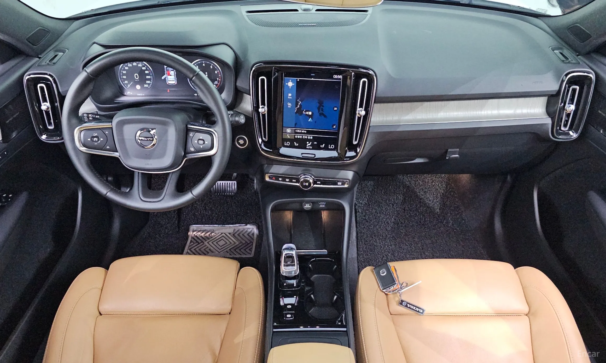 Volvo XC40 превью 7