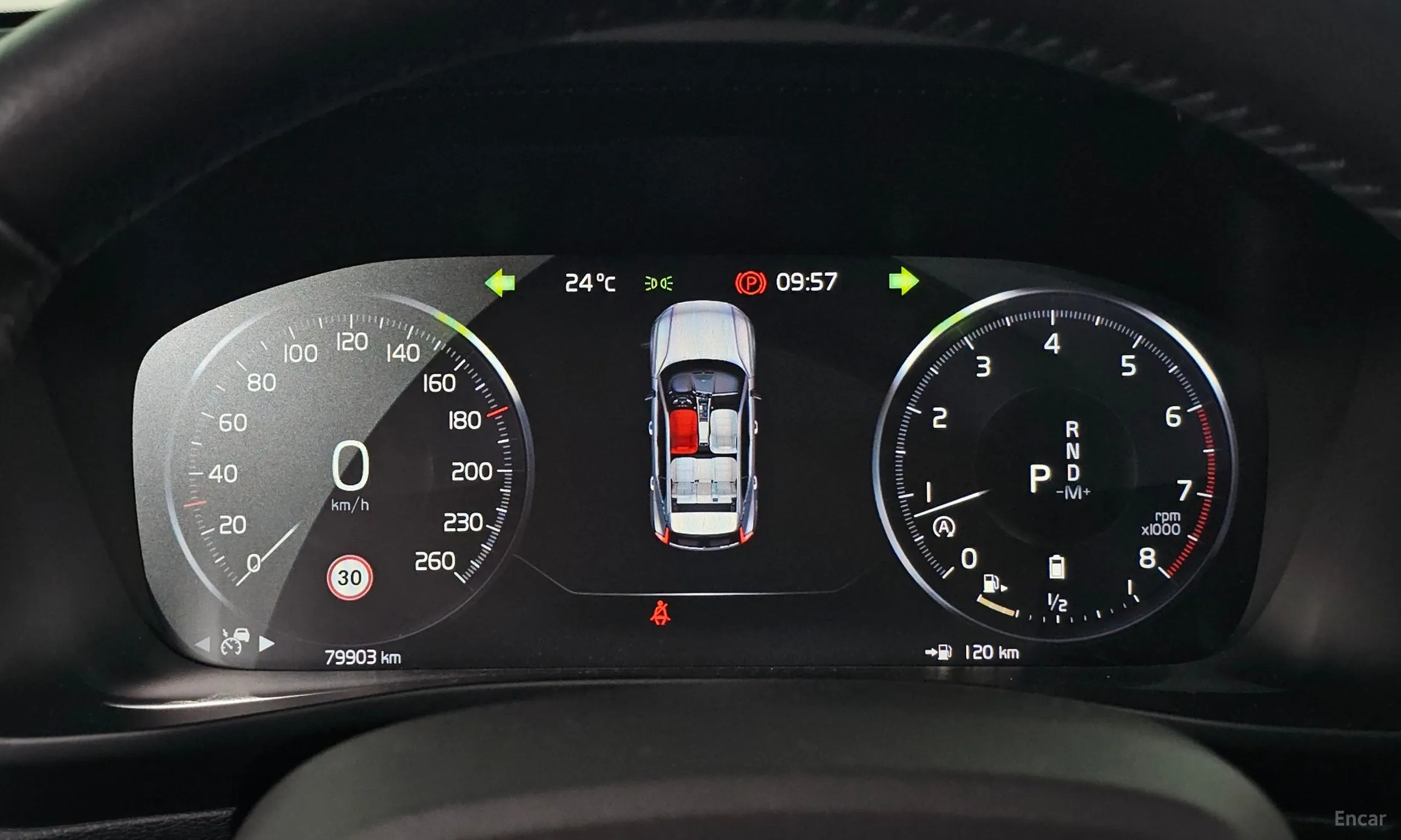 Volvo XC40 превью 8