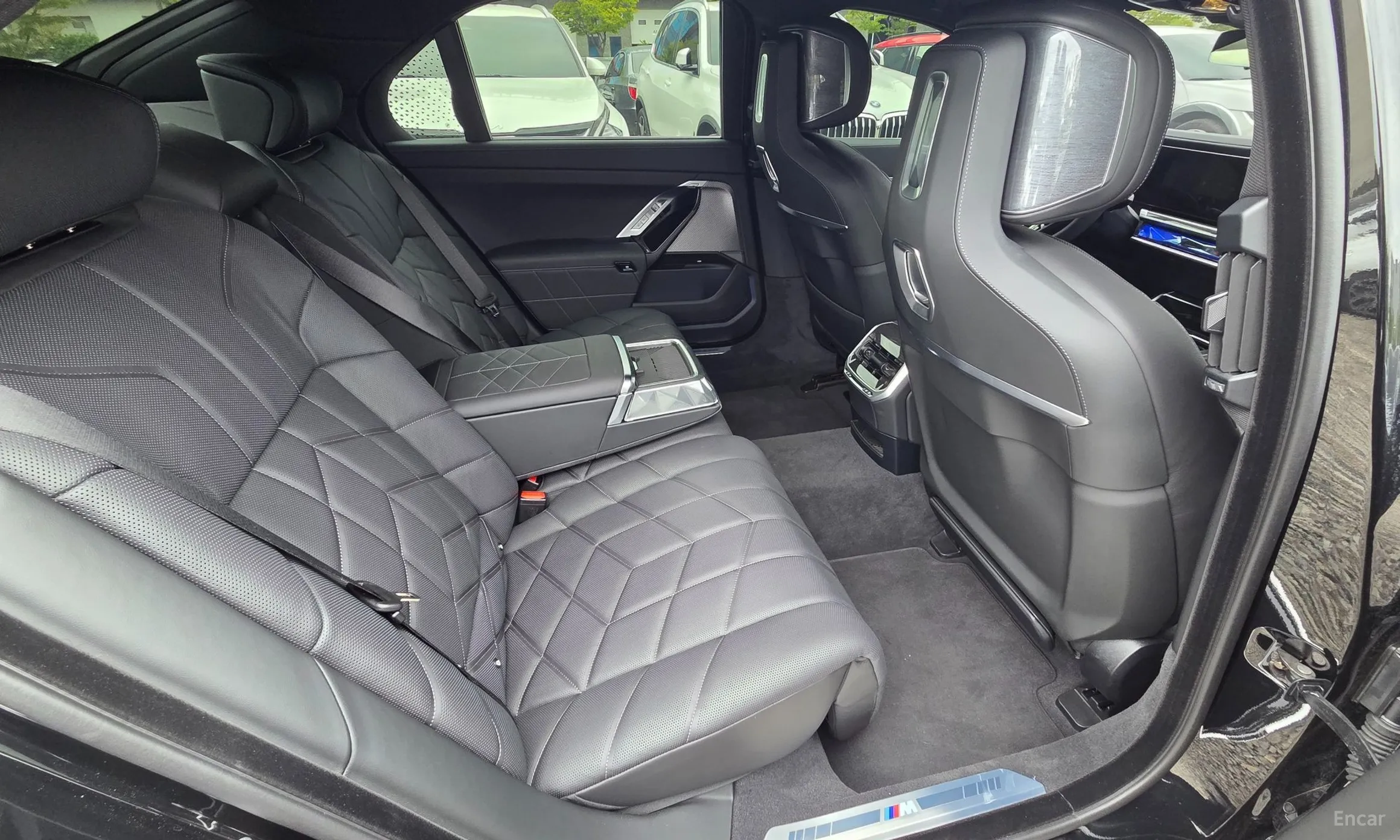 BMW 7 Series (G70) превью 17
