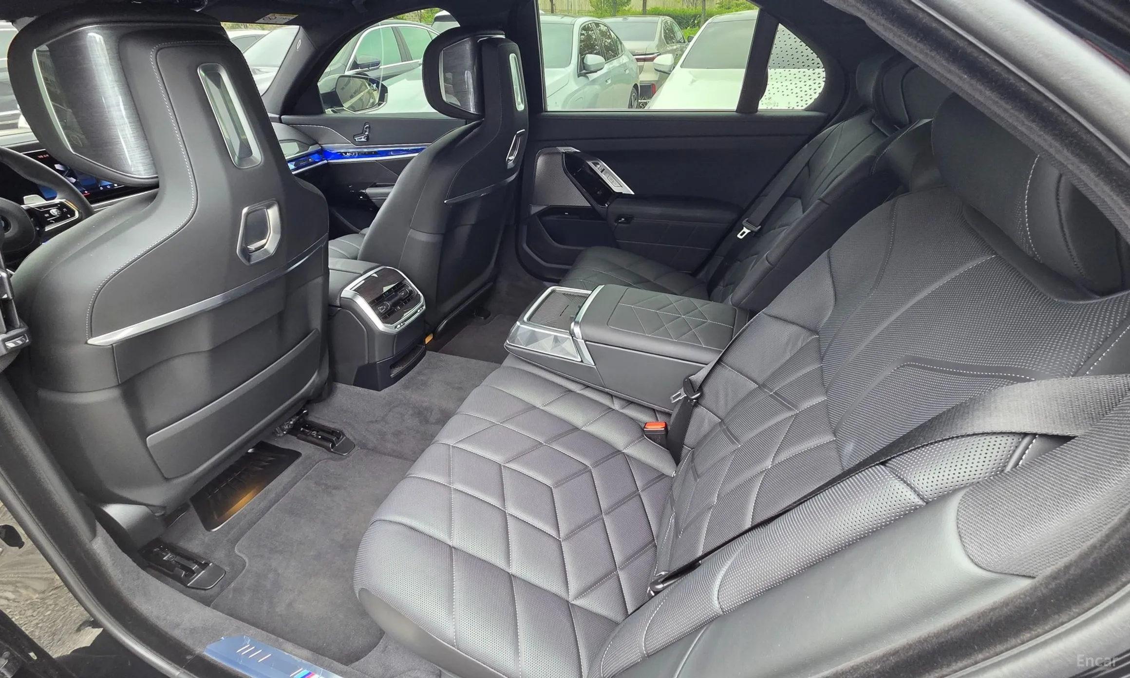 BMW 7 Series (G70) превью 18