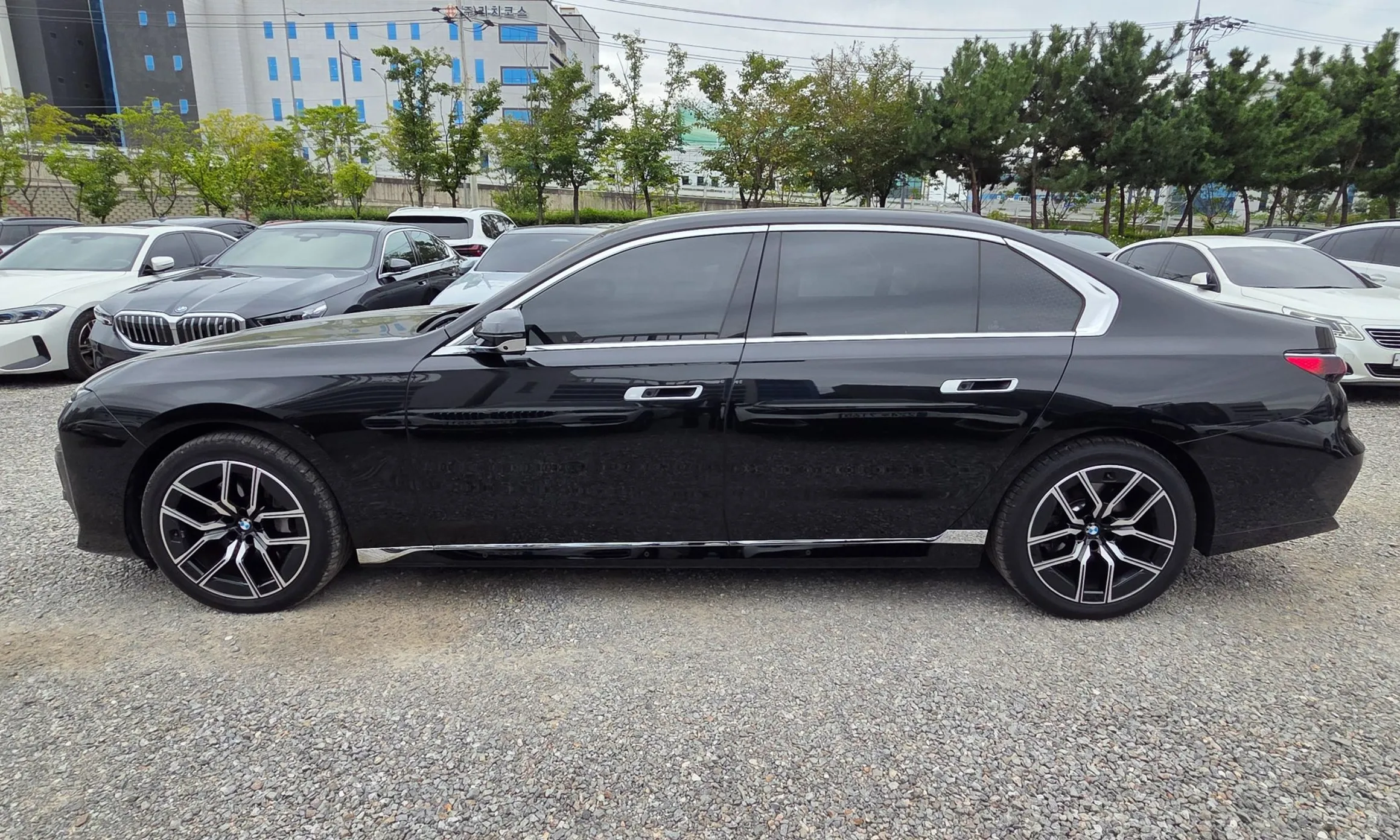 BMW 7 Series (G70) превью 20