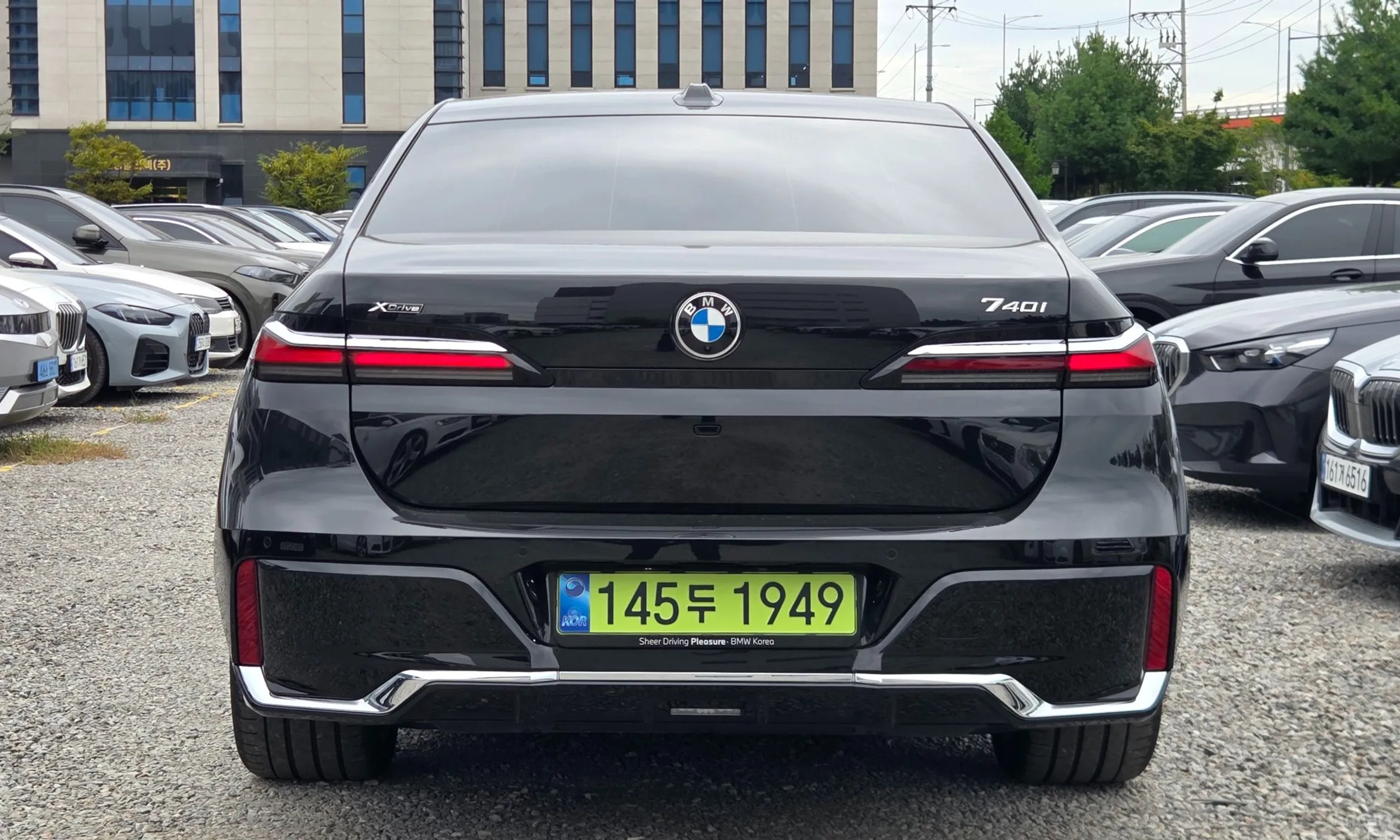 BMW 7 Series (G70) превью 4